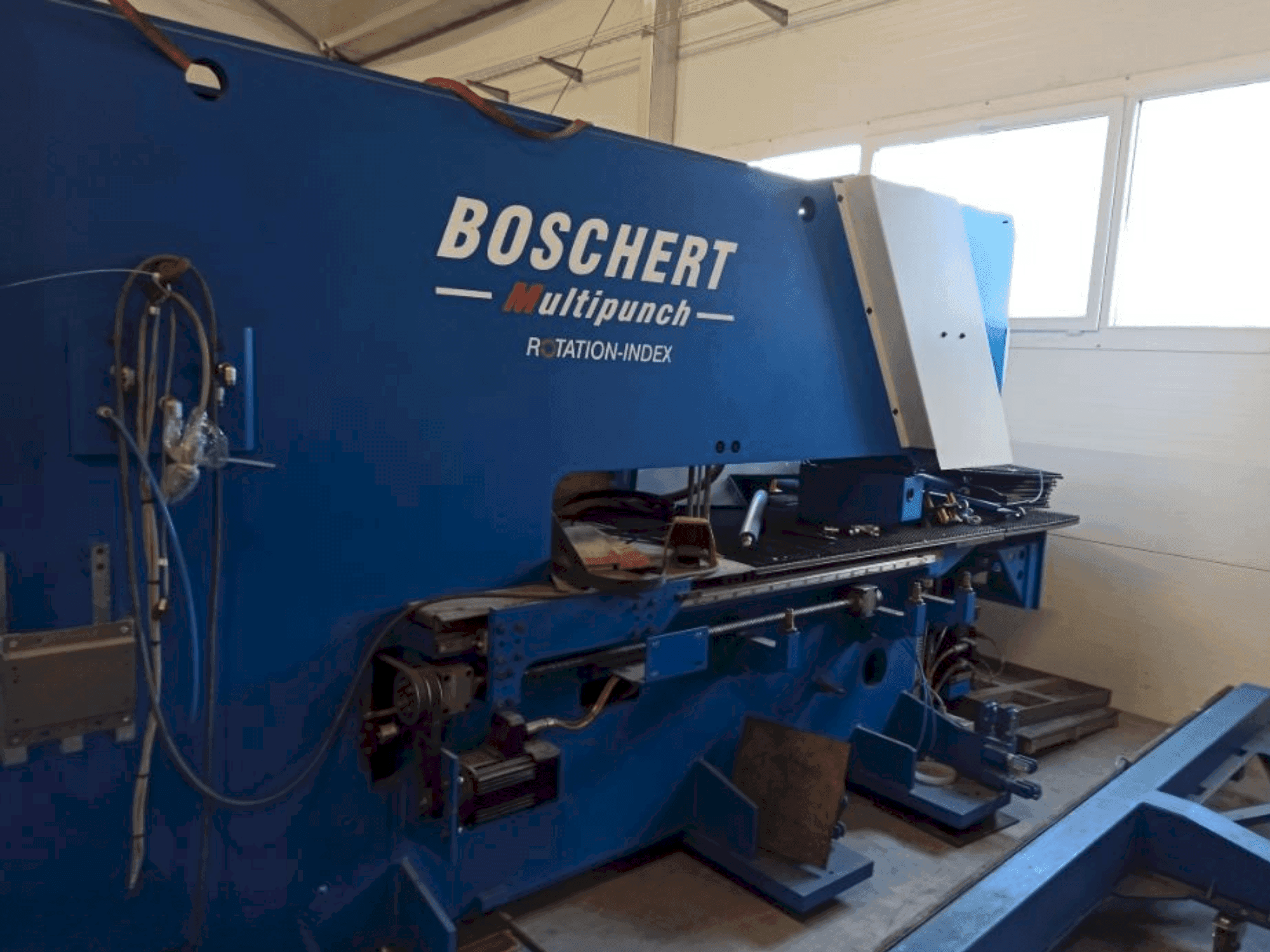 Вид станка BOSCHERT MULTIPUNCH 1250 спереди