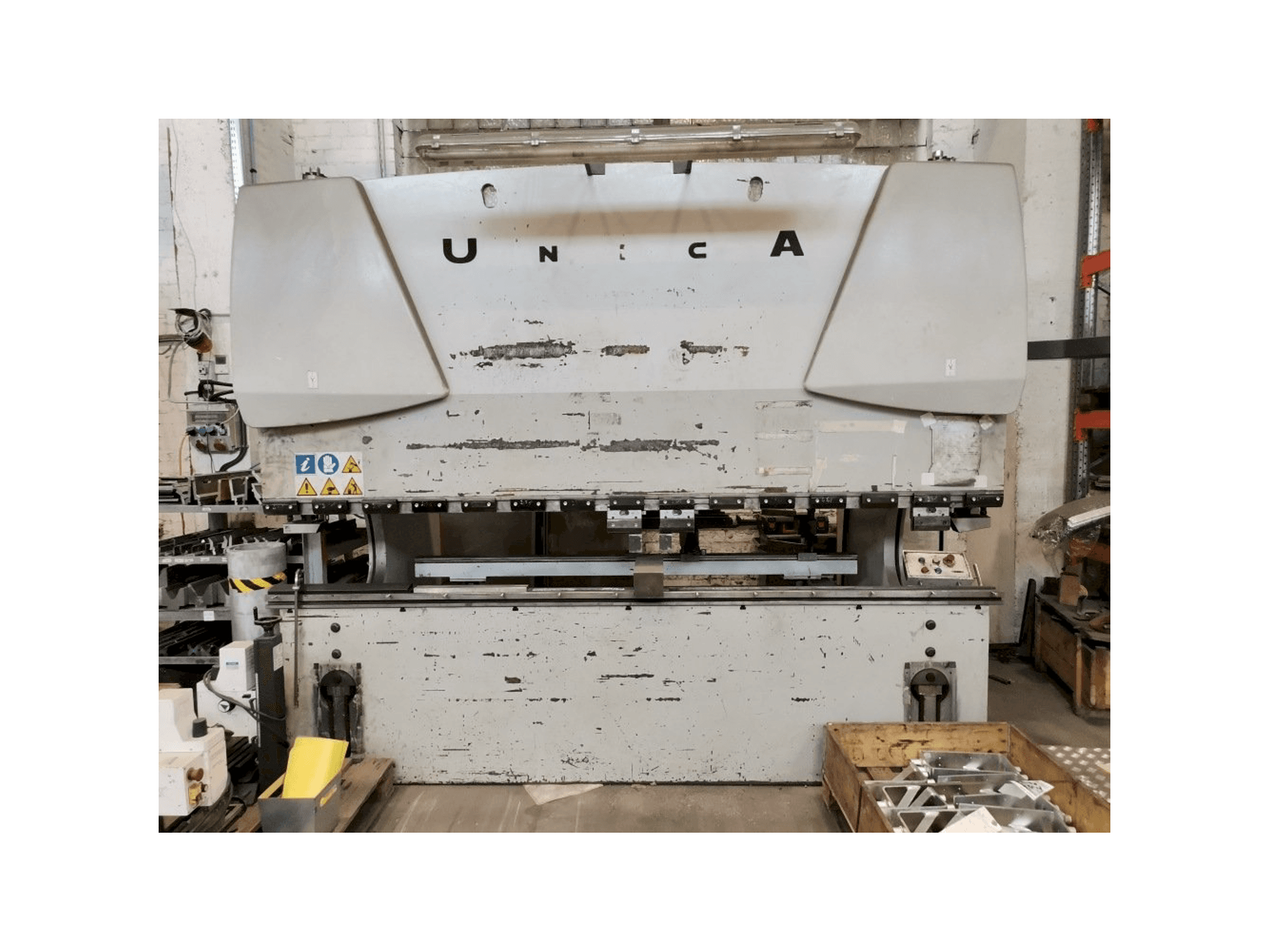 Вид станка Warcom UNICA30-100 спереди