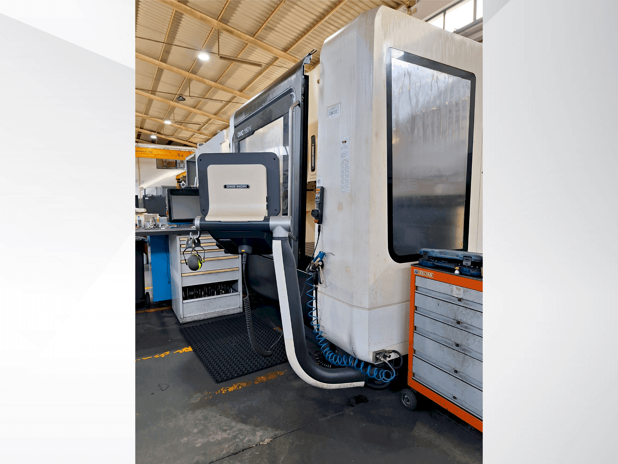 Вид станка DMG MORI DMC 1150 V спереди