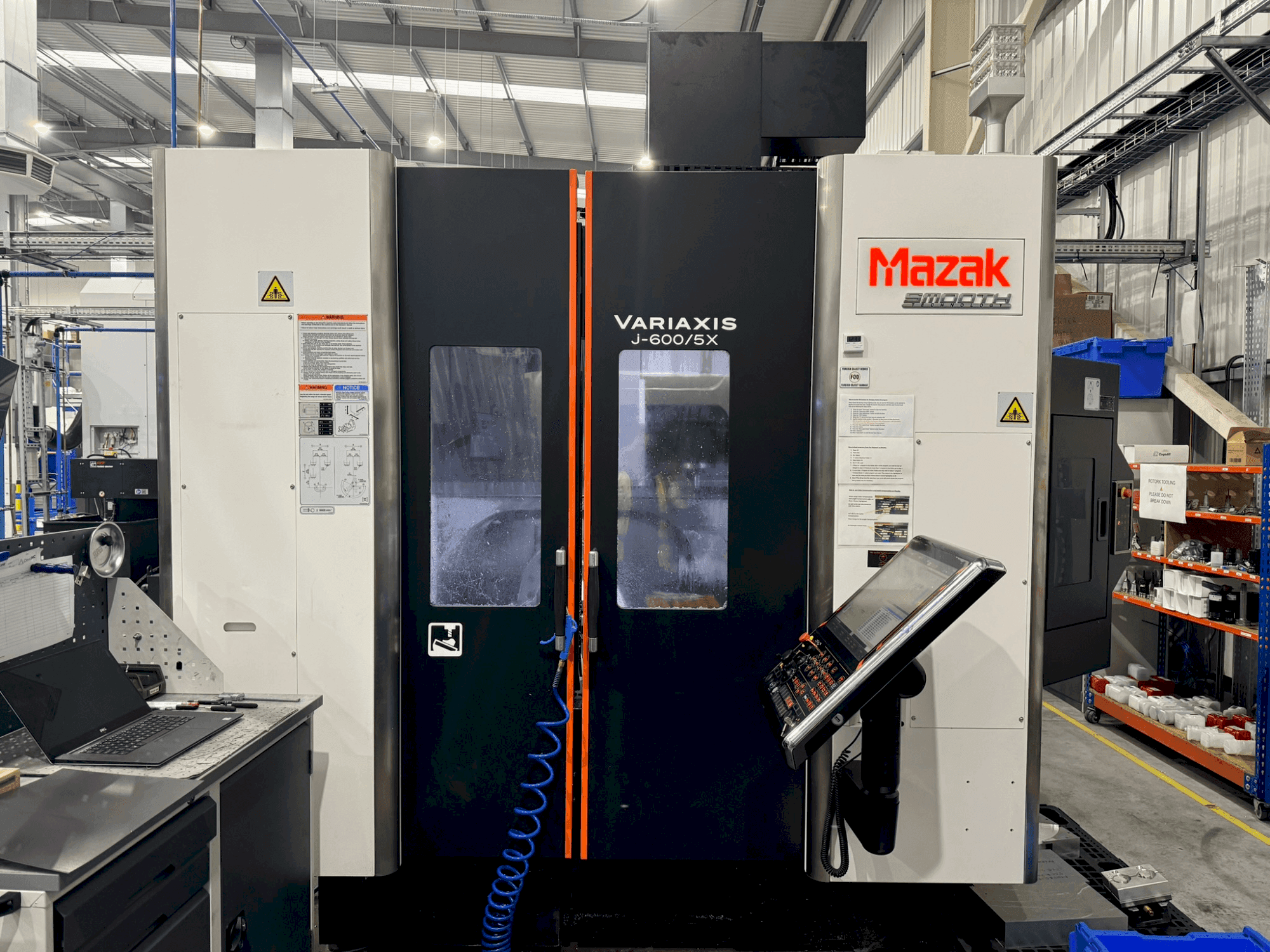 Вид станка Mazak Variaxis J-600 спереди