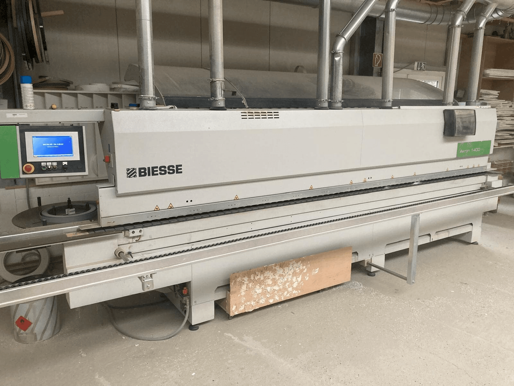 Вид станка BIESSE AKRON 1440 спереди