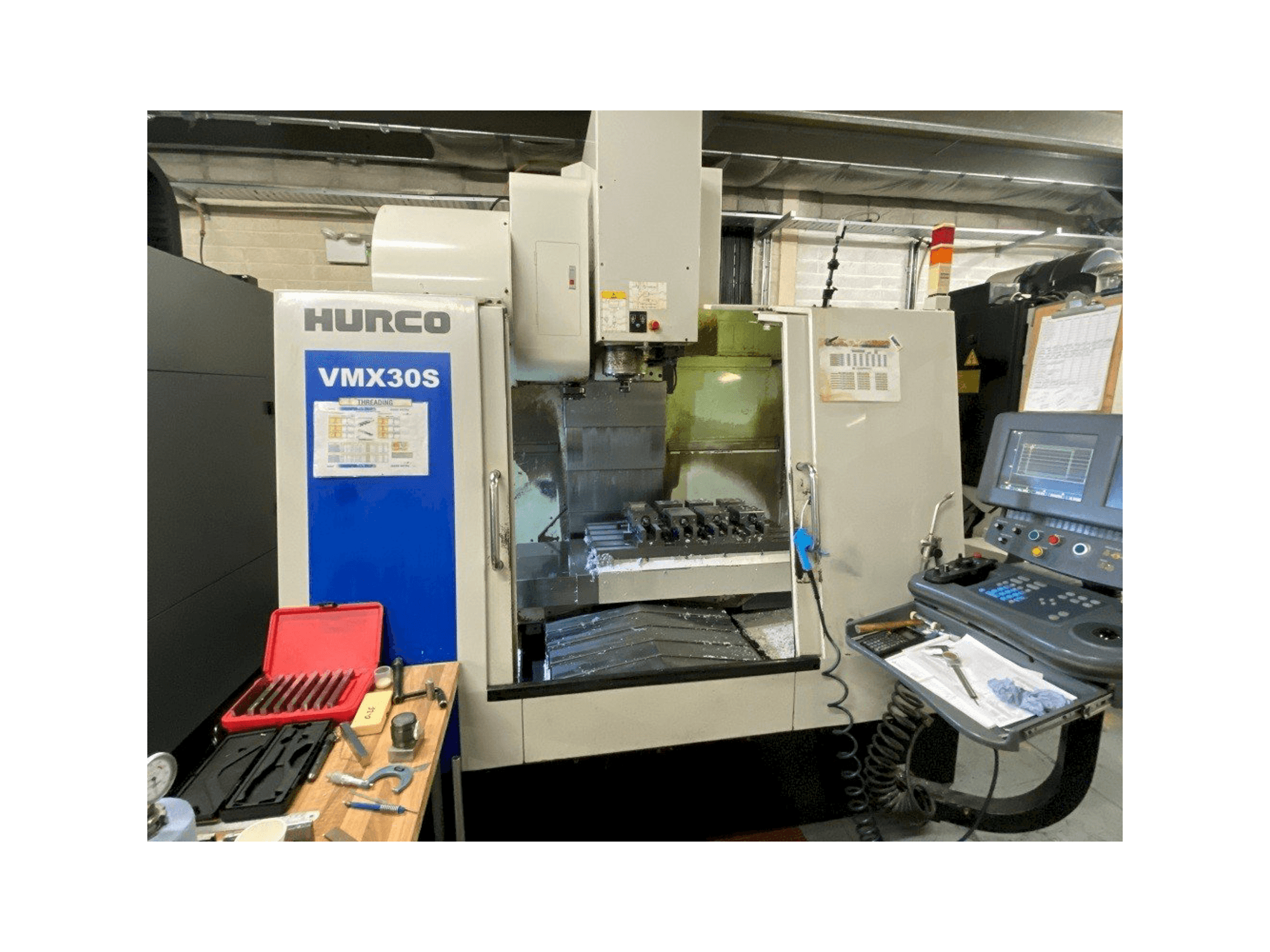 Вид станка Hurco VMX30S спереди