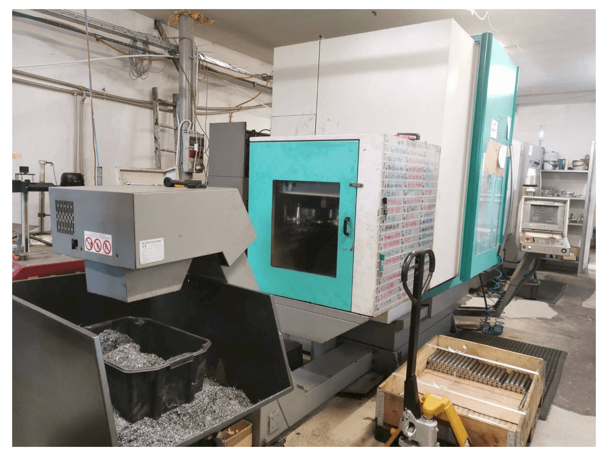 Вид станка DECKEL MAHO 70 V спереди