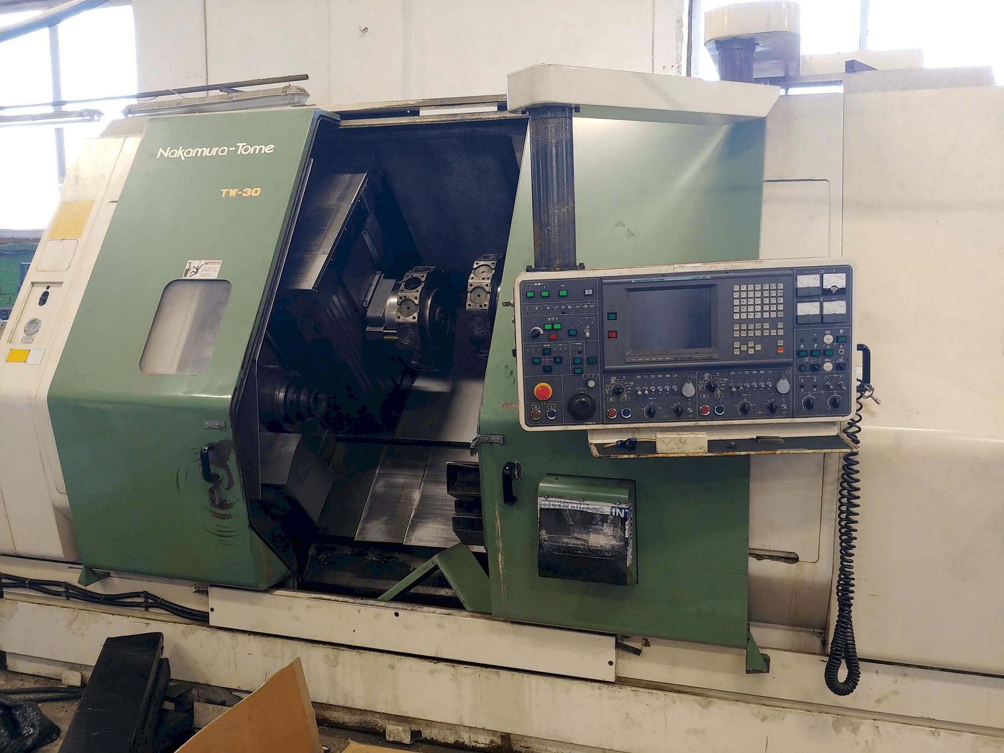 Вид станка NAKAMURA-TOME TW-30 спереди