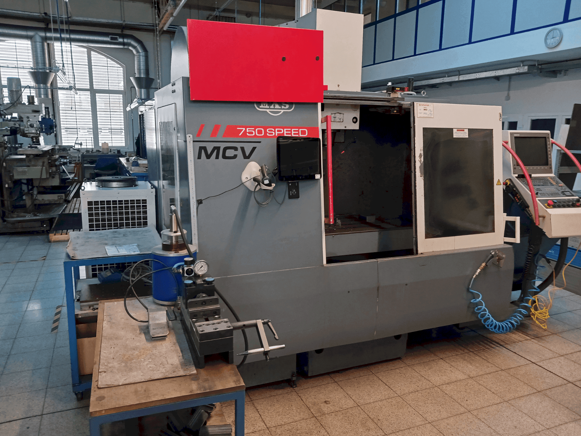 Вид станка KOVOSVIT MAS MCV 750 Speed спереди