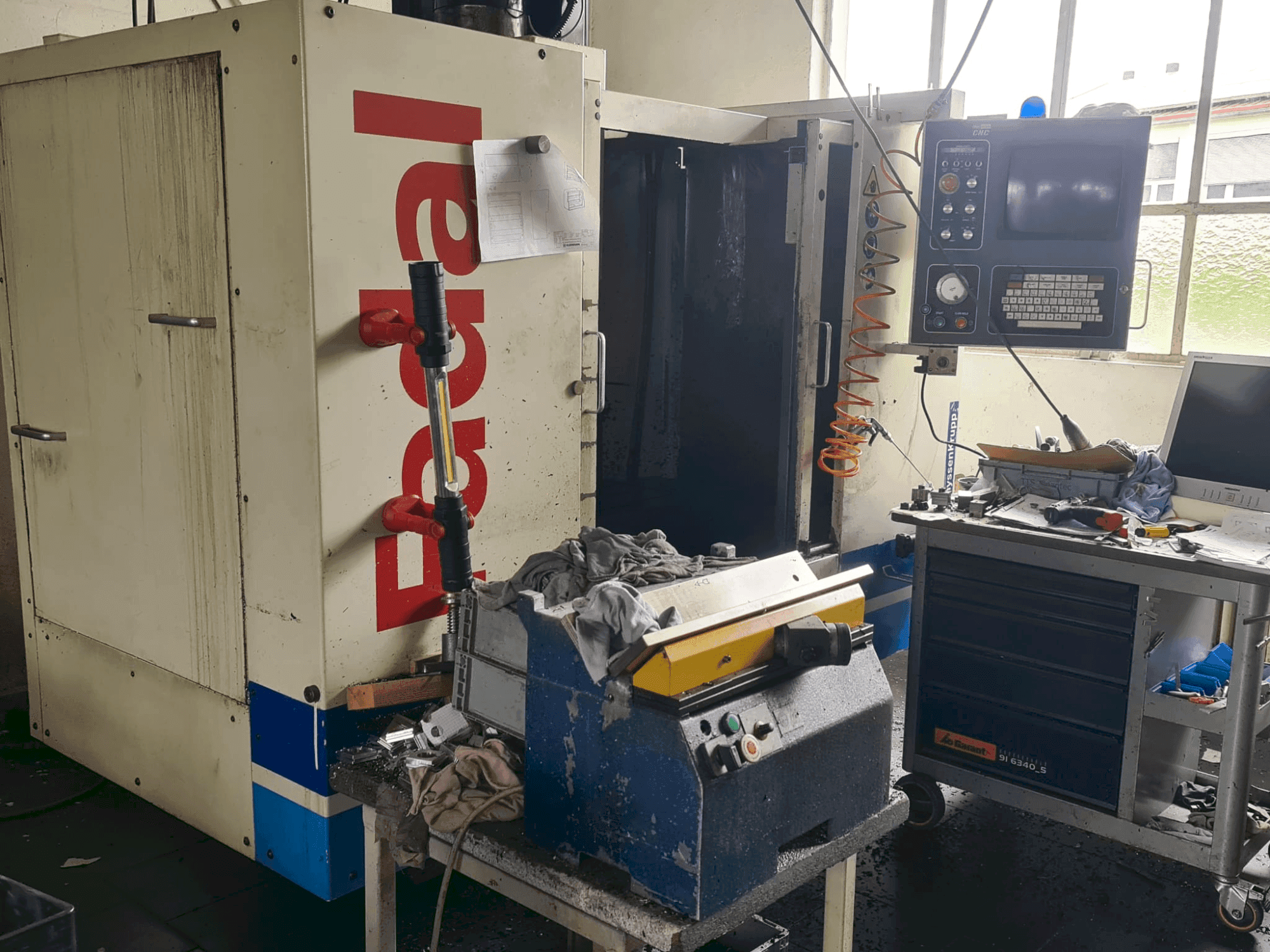 Вид станка FADAL 910 спереди