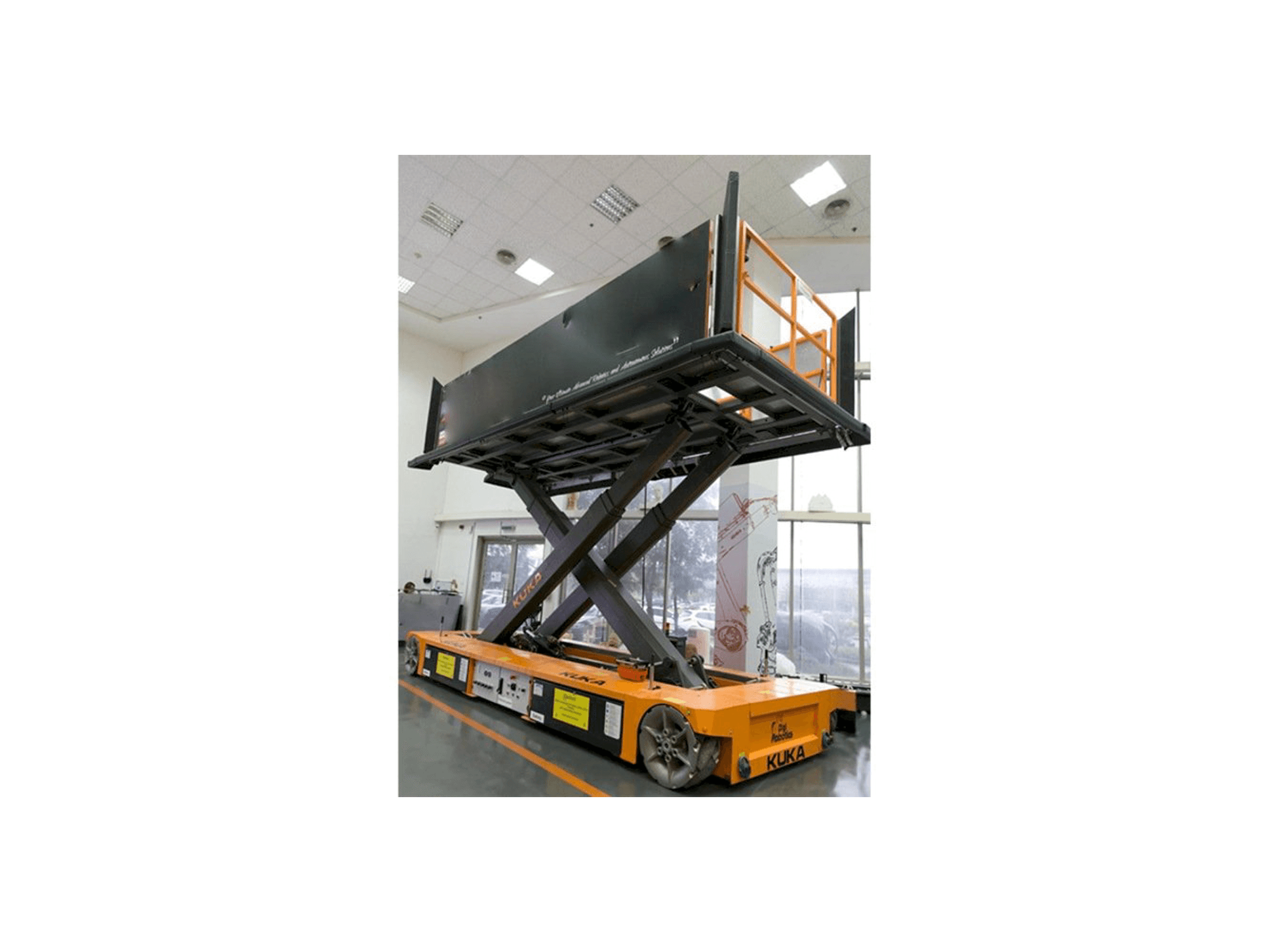 Вид станка KUKA KoM TL-3 E575 1000 спереди