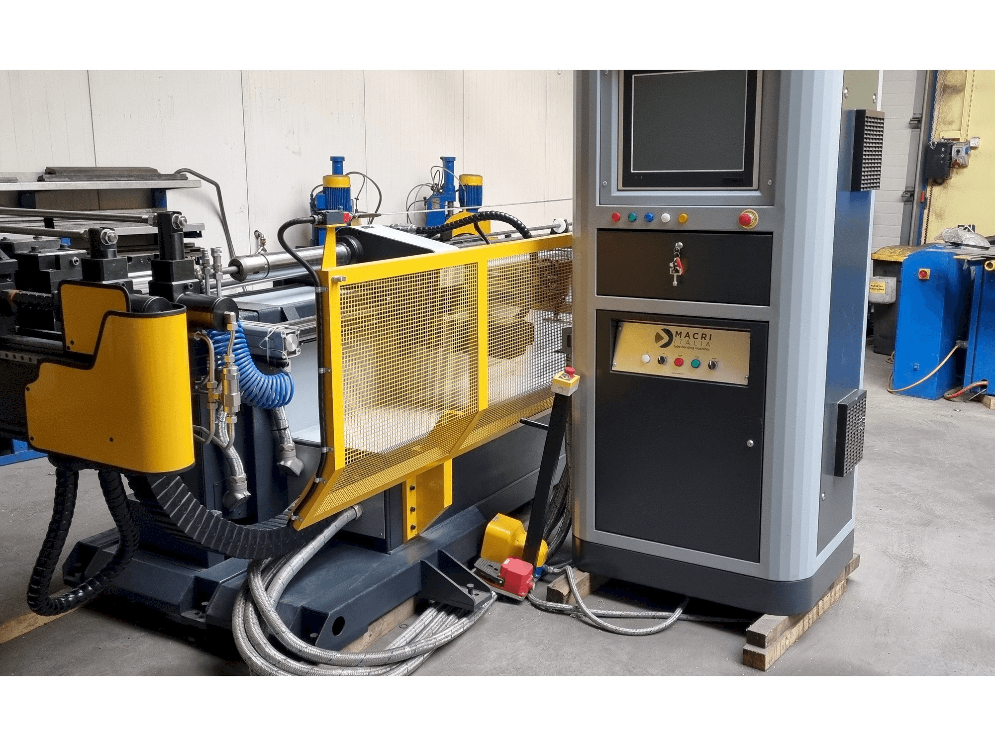 Вид станка MACRI ITALIA PROVAR 6-45 U-D спереди