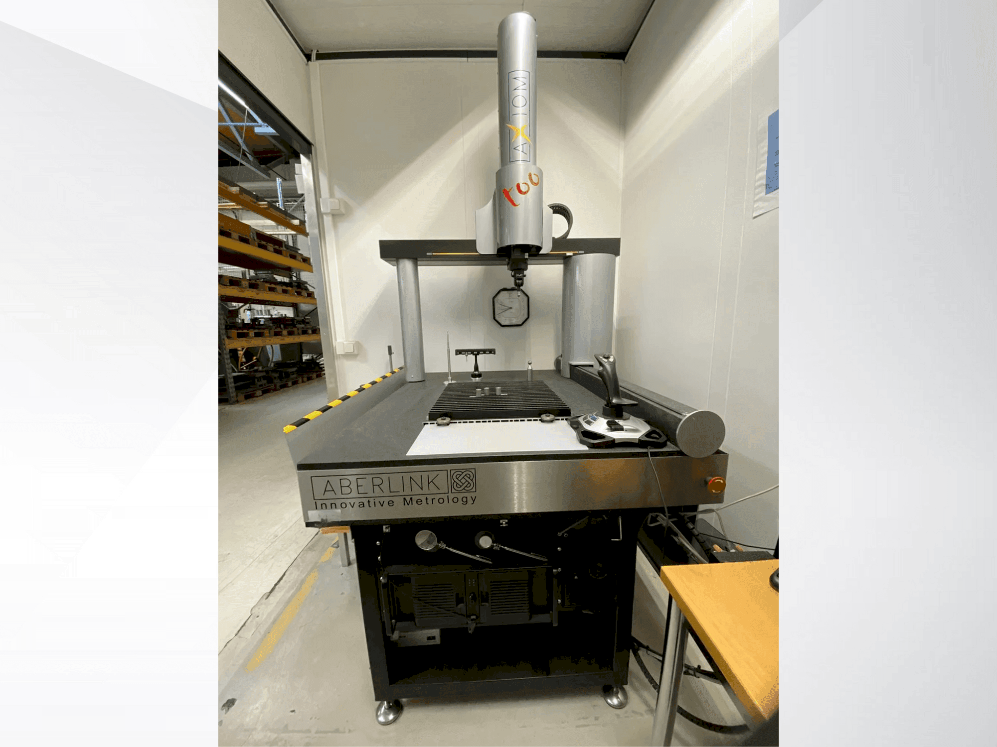 Вид станка ABERLINK Axiom Too CNC спереди