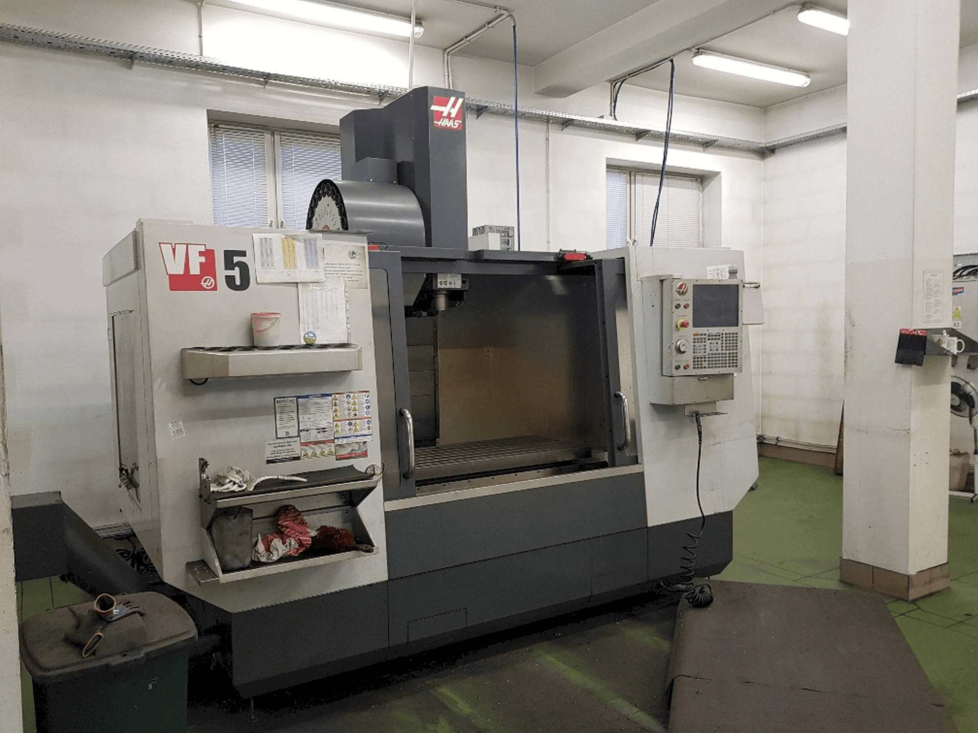 Front view of HAAS VF-5/40 machine