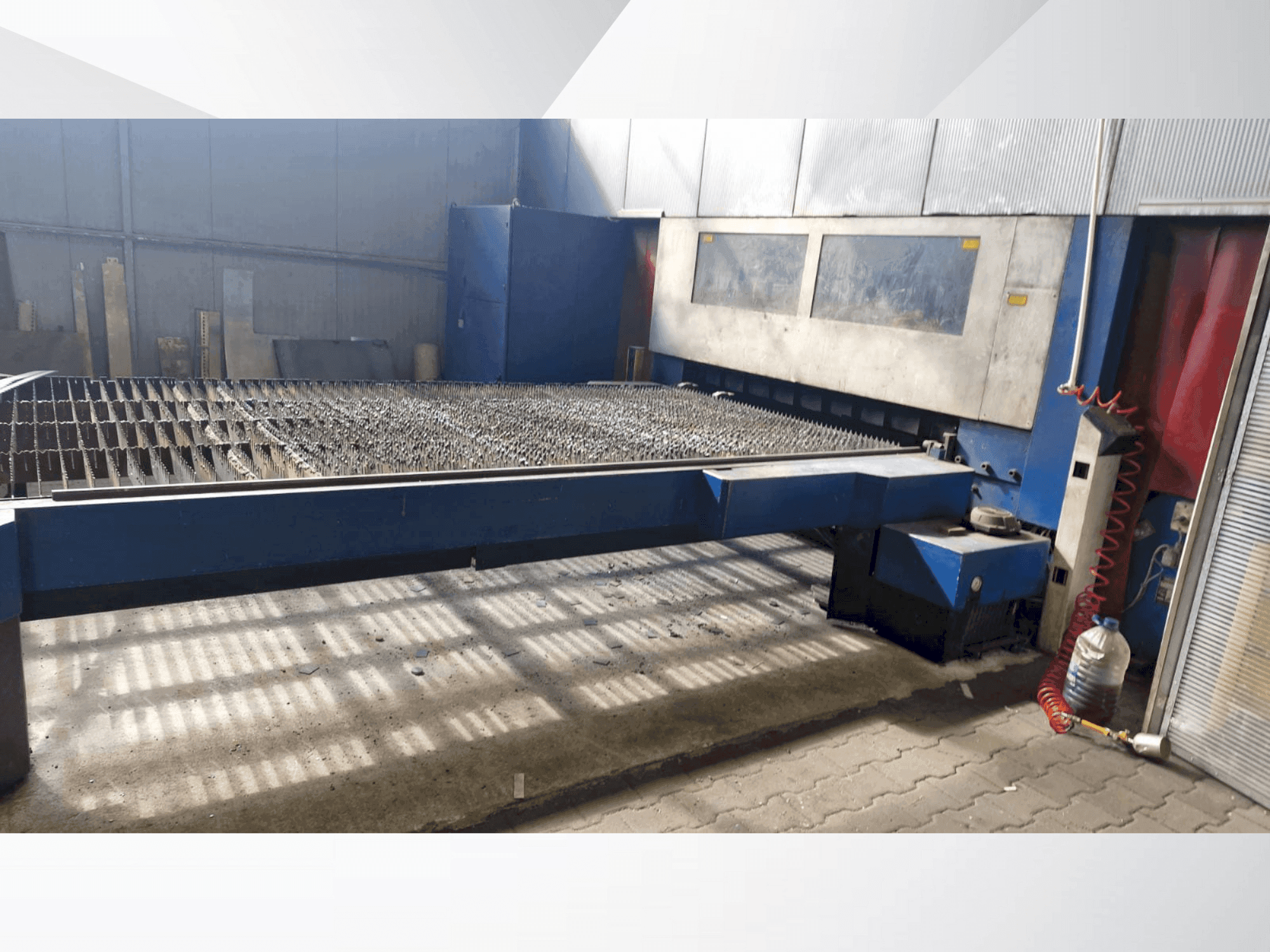 Вид станка TRUMPF TRUMATIC L 4030 спереди