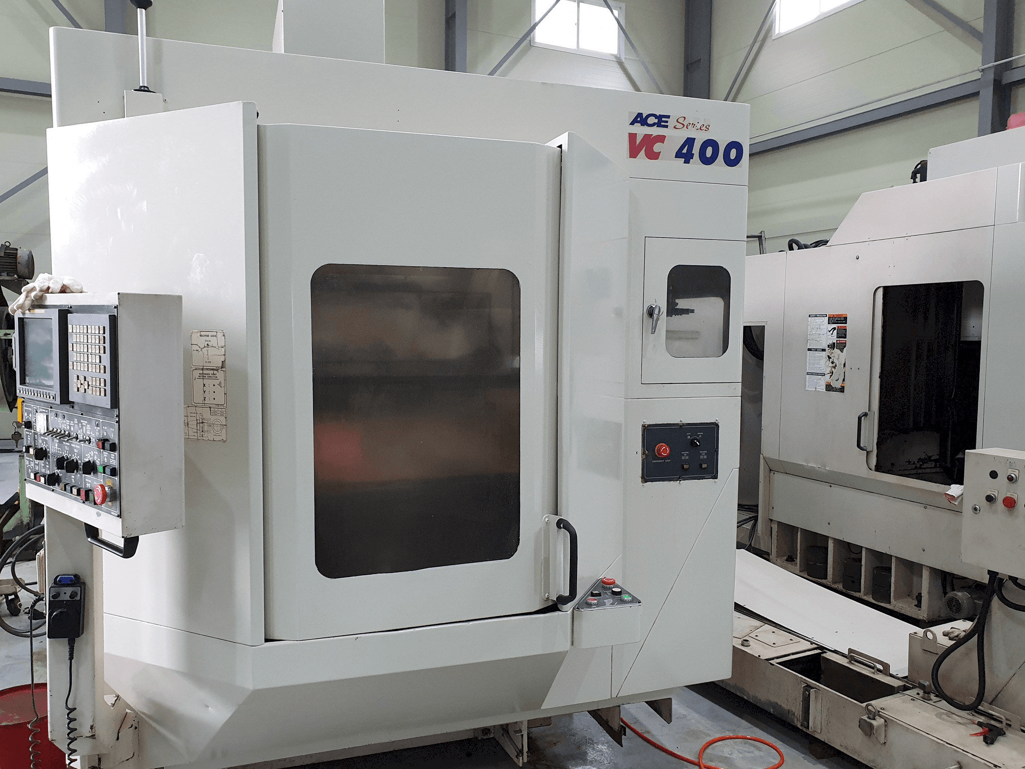 Front view of DAEWOO Doosan Ace VC400 machine