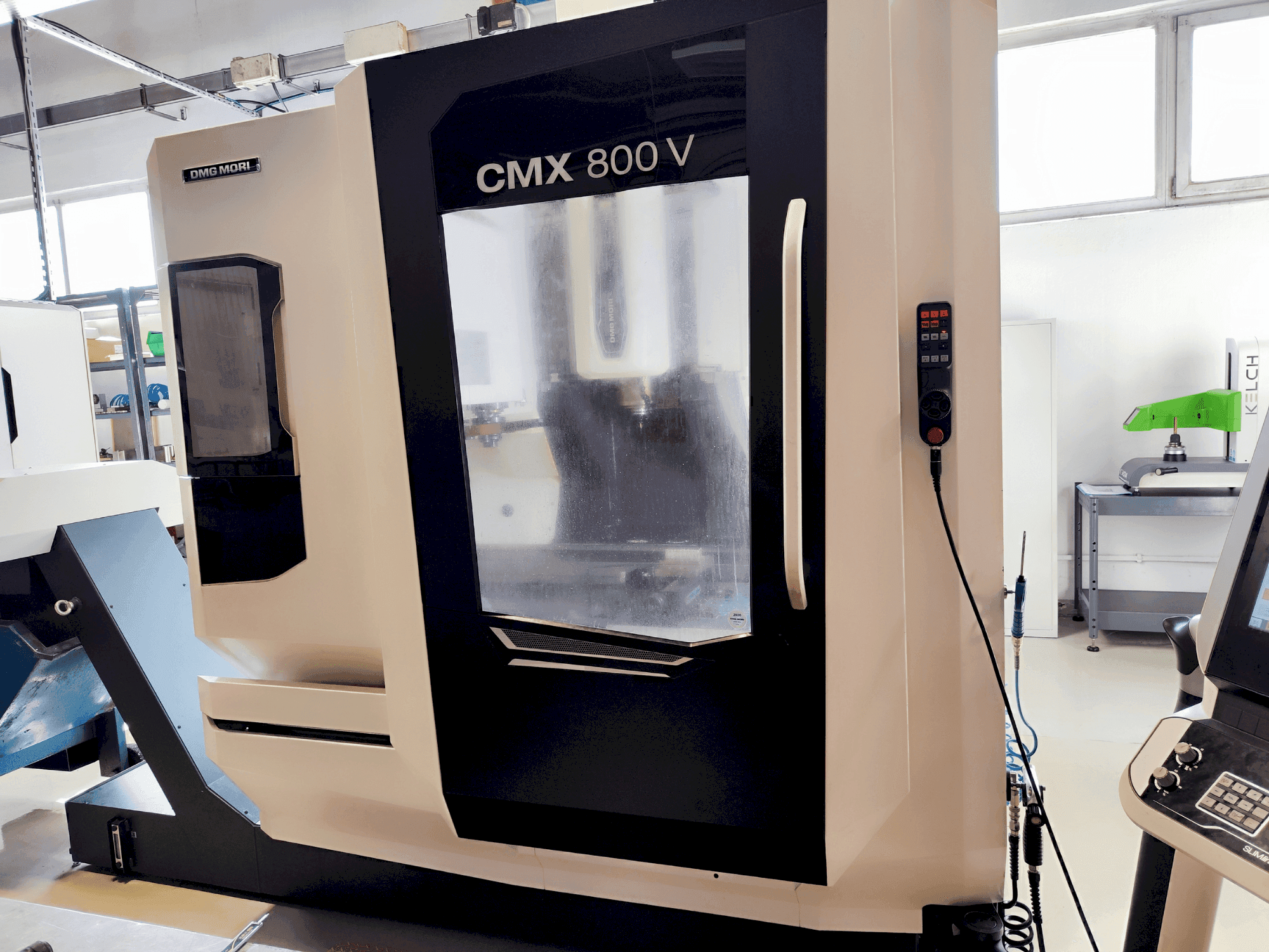 Вид станка DMG CMX 800 V спереди