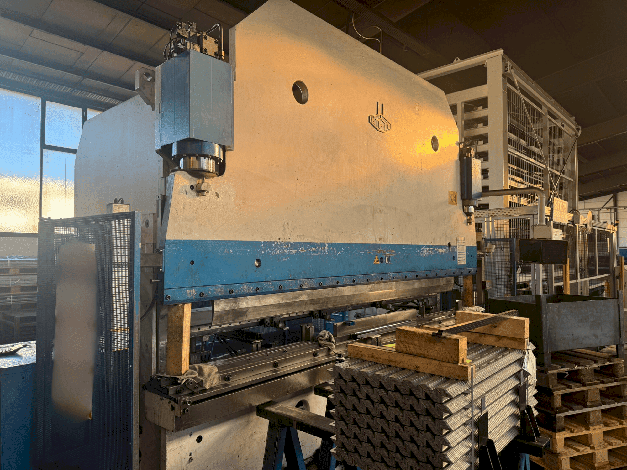 Вид станка EHT EHPS 15-40 спереди