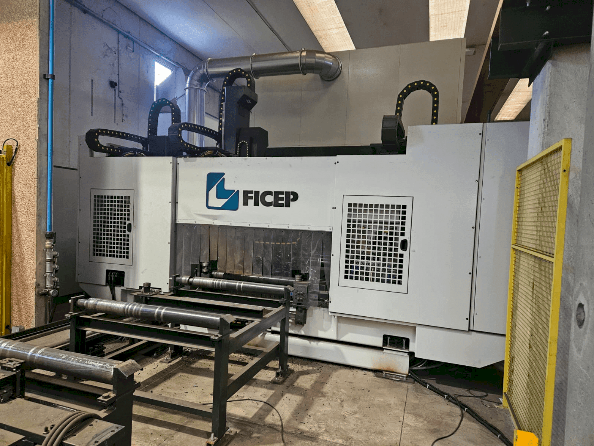 Вид станка FICEP VALIANT 1004 VLFRC спереди