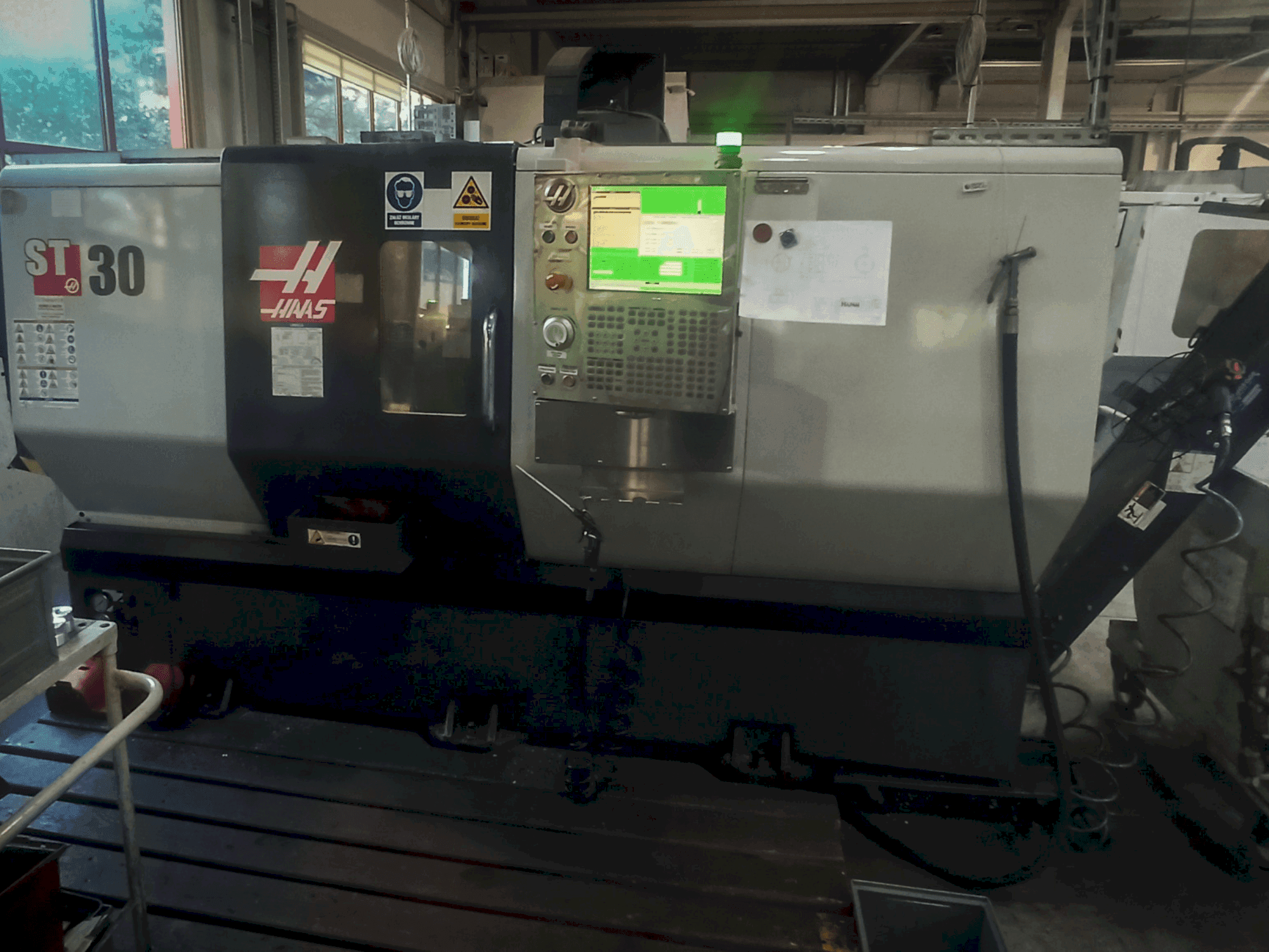 Вид станка HAAS ST-30 спереди