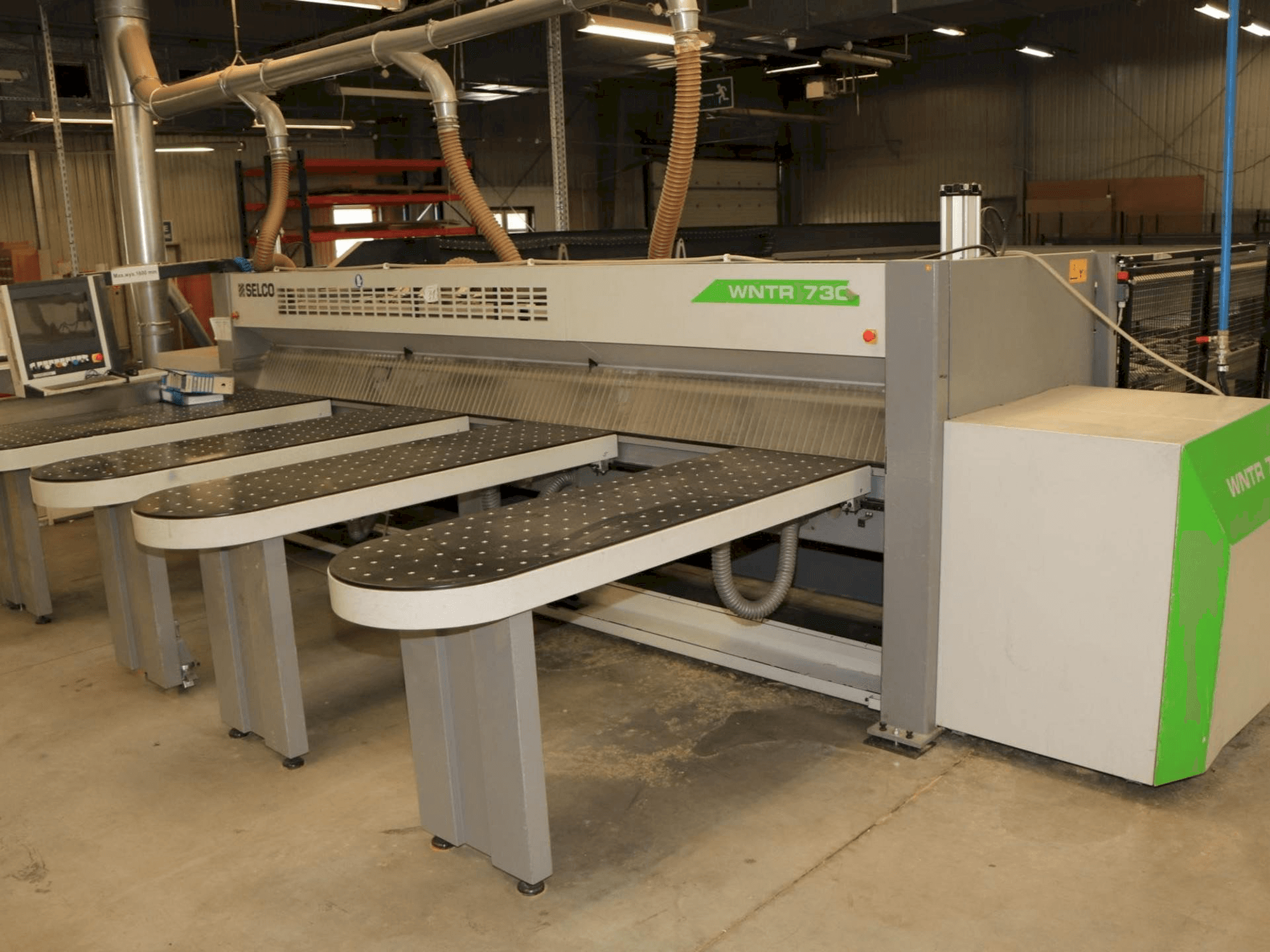 Вид станка SELCO WNTR 730 спереди