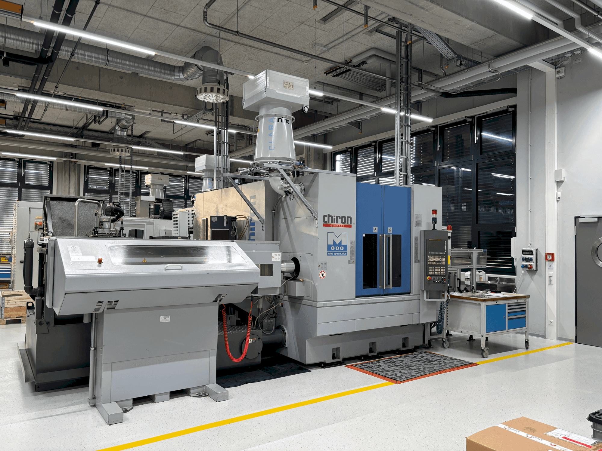 Вид станка CHIRON Mill 800 спереди