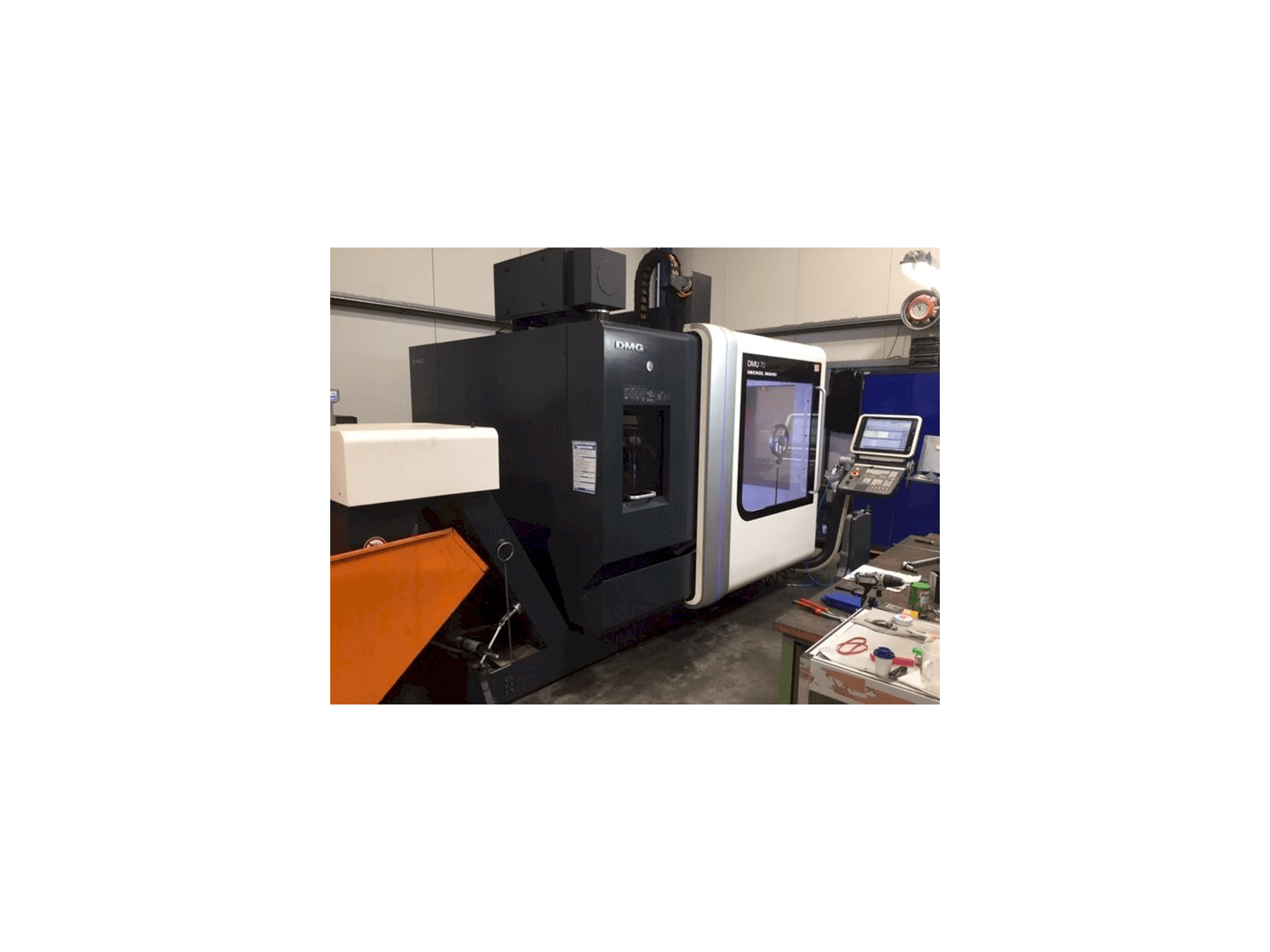 Вид станка DECKEL MAHO DMU 70 спереди