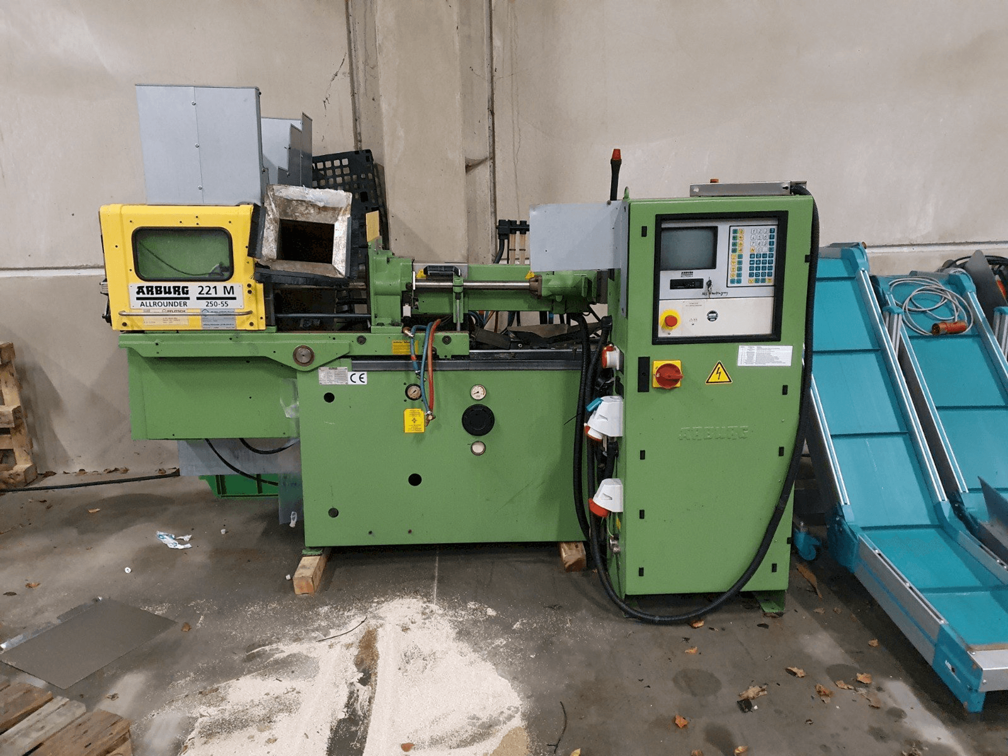 Вид станка Arburg Allrounder 221 M 250-55 спереди