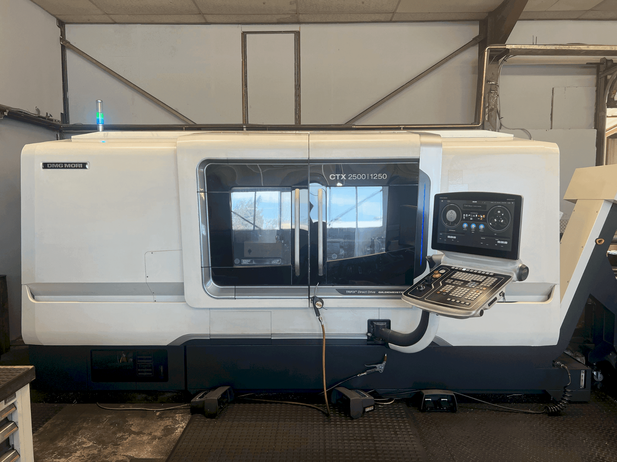 Вид станка DMG MORI CTX 2500/1250 спереди
