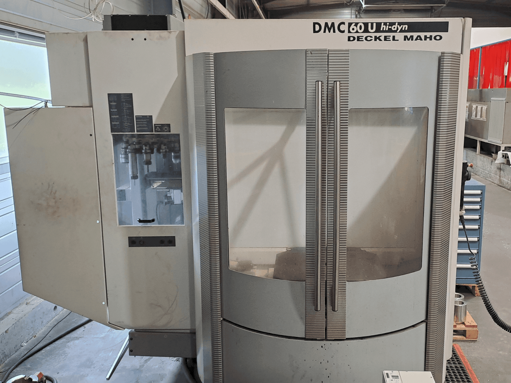 Вид станка DECKEL MAHO DMC 60 Hi Dyn спереди
