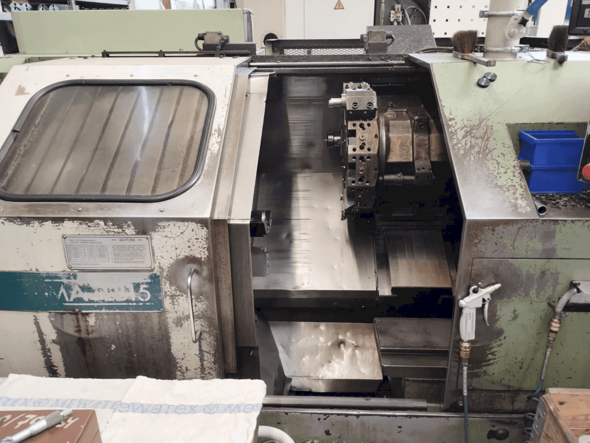 Вид станка Okuma LB15 спереди