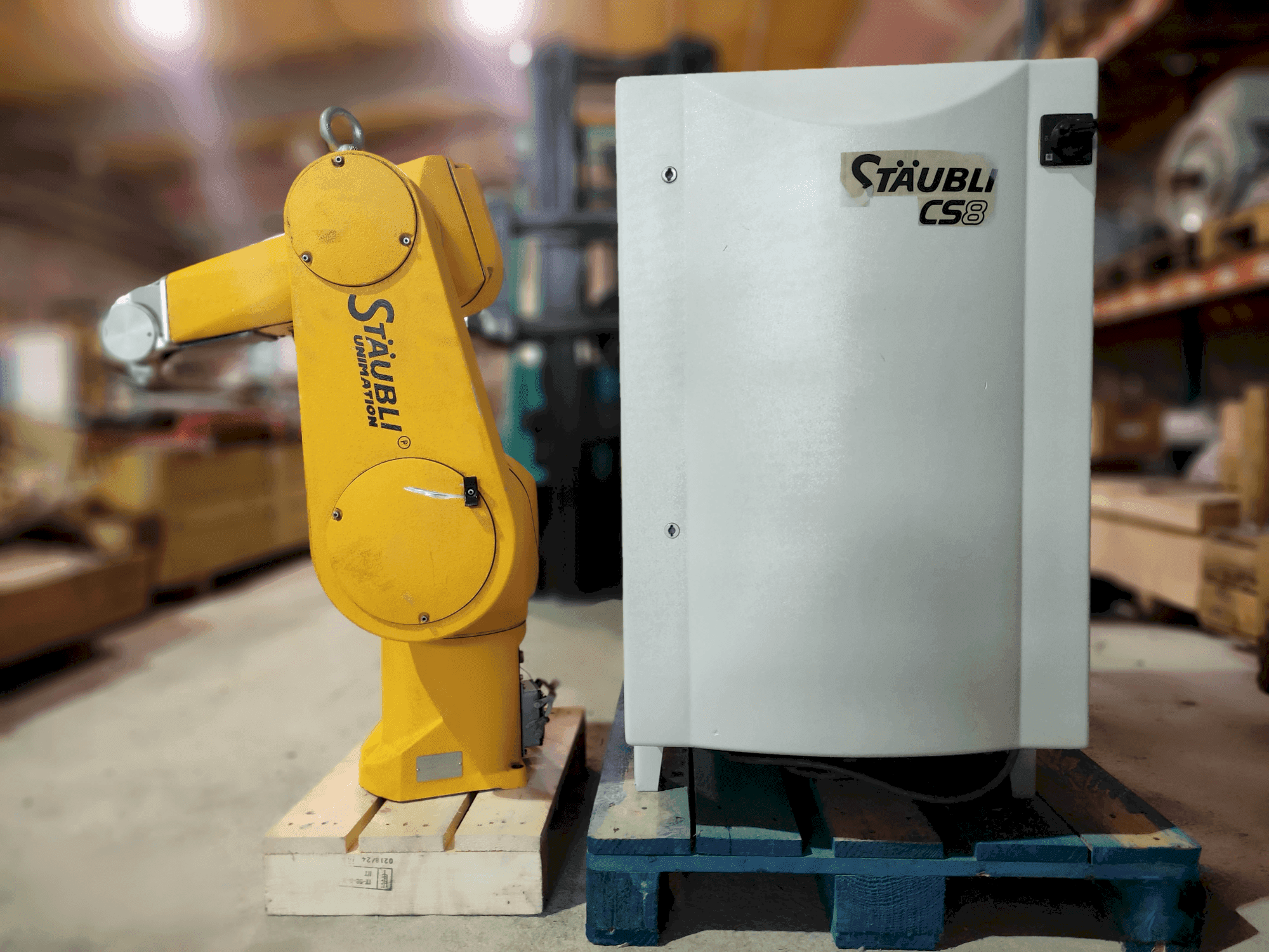 Вид станка STAUBLI RX90B спереди