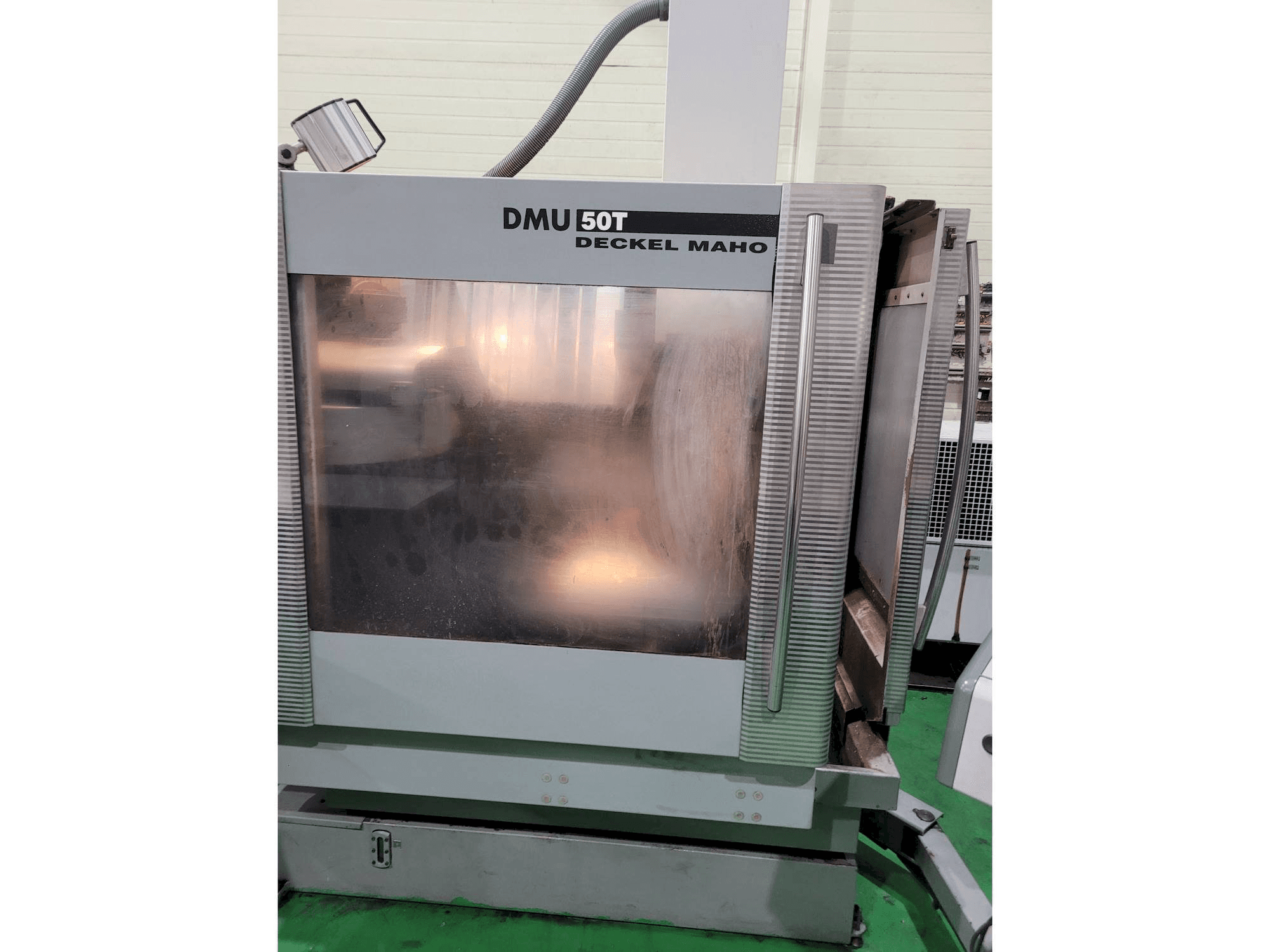 Вид станка DECKEL MAHO DMU 50 T спереди