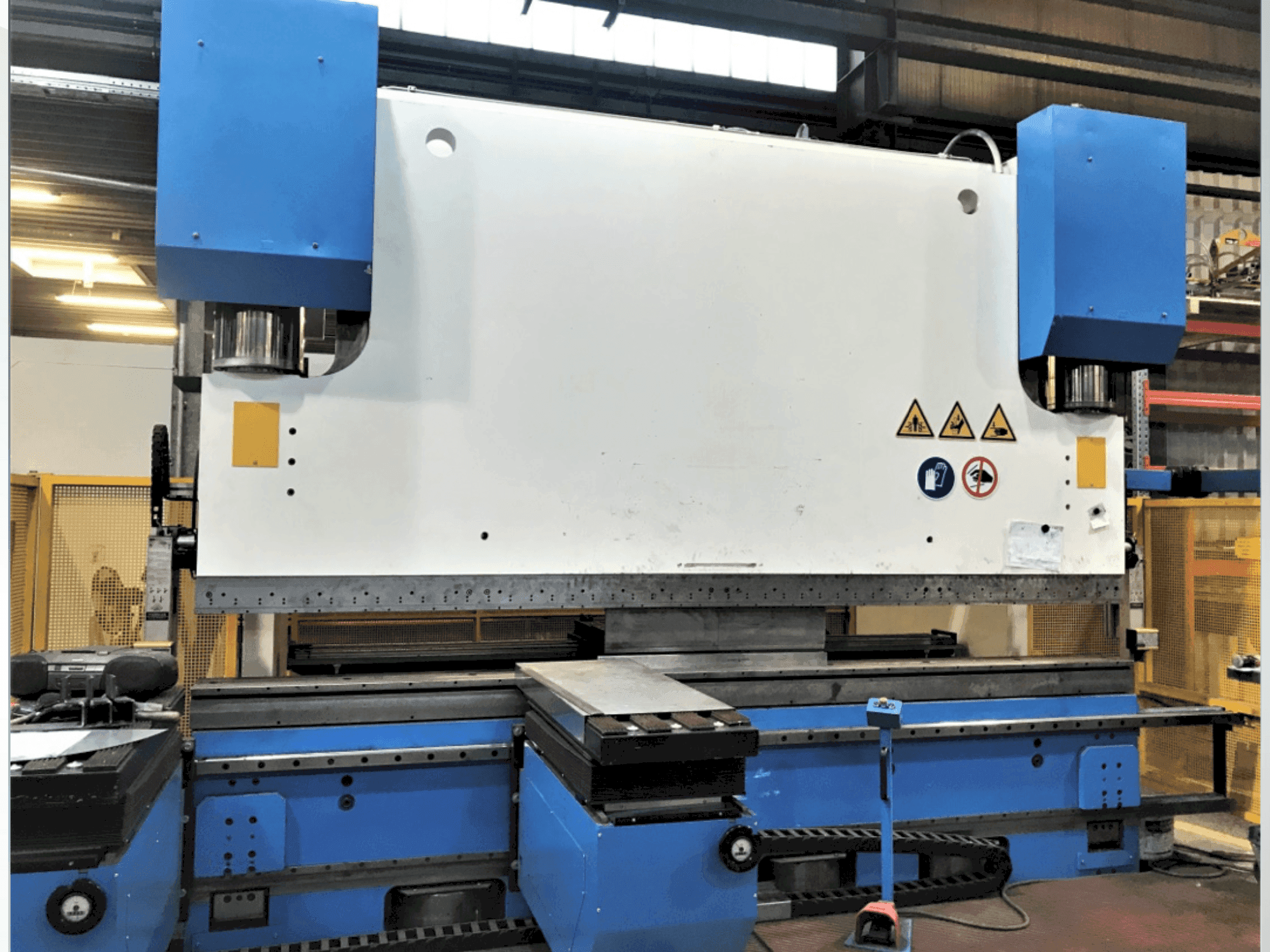 Вид станка Bystronic Beyeler PR 500x1400 спереди