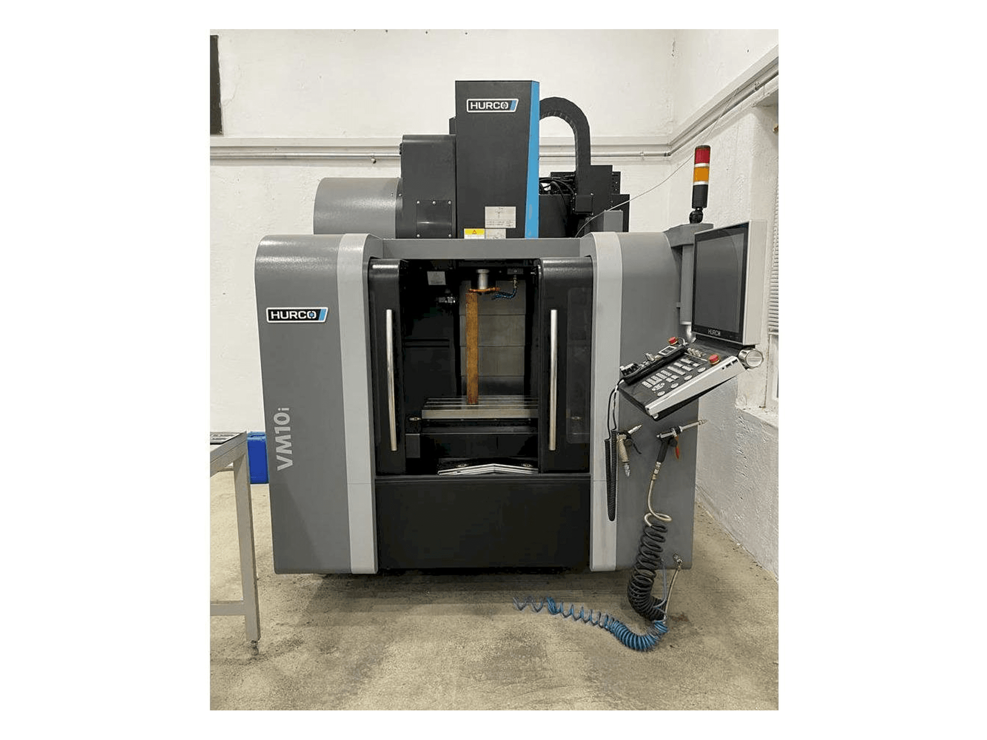 Вид станка Hurco VM 10 i спереди