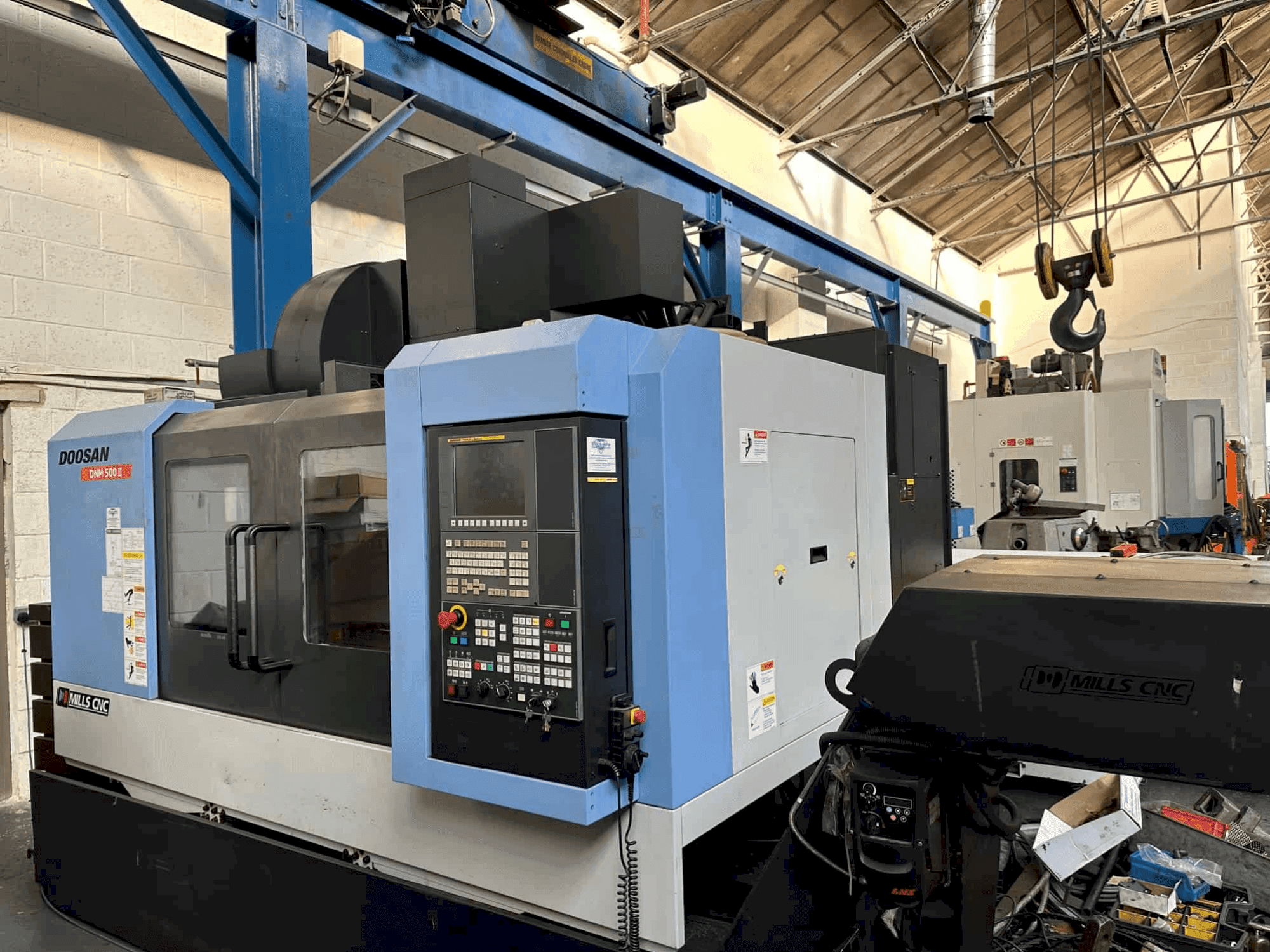 Вид станка DOOSAN DNM 500 II спереди