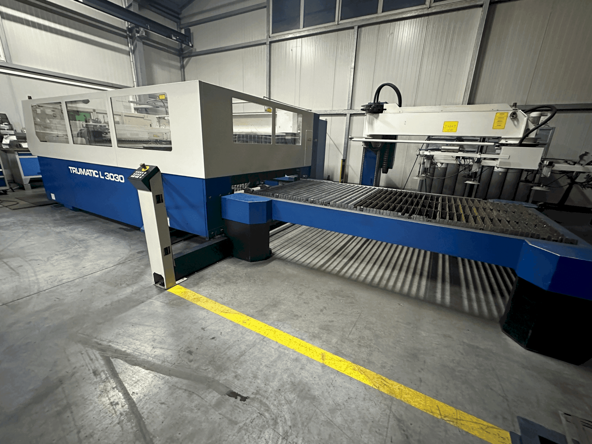 Вид станка TRUMPF LoadMaster спереди