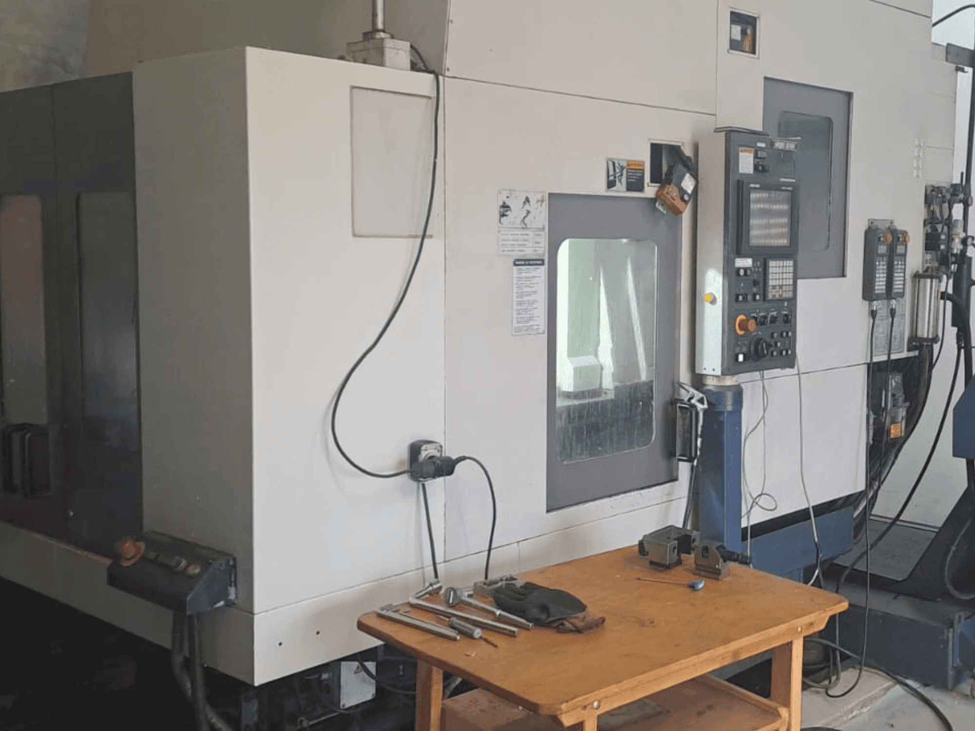 Вид станка MORI SEIKI CV-500 спереди