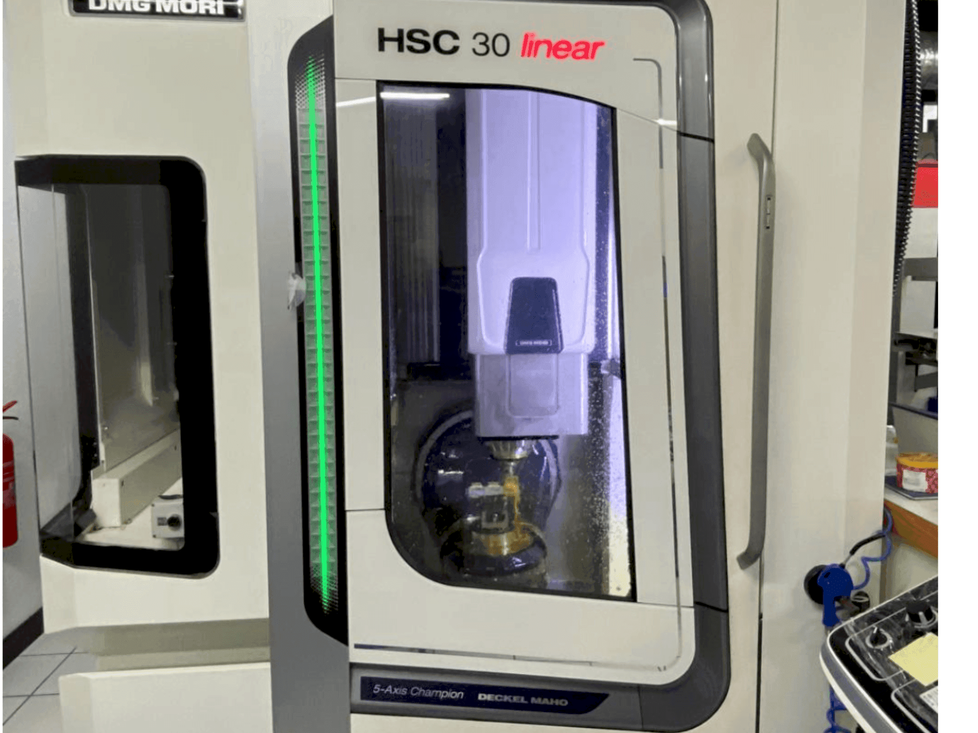 Вид станка DMG MORI HSC 30 linear спереди