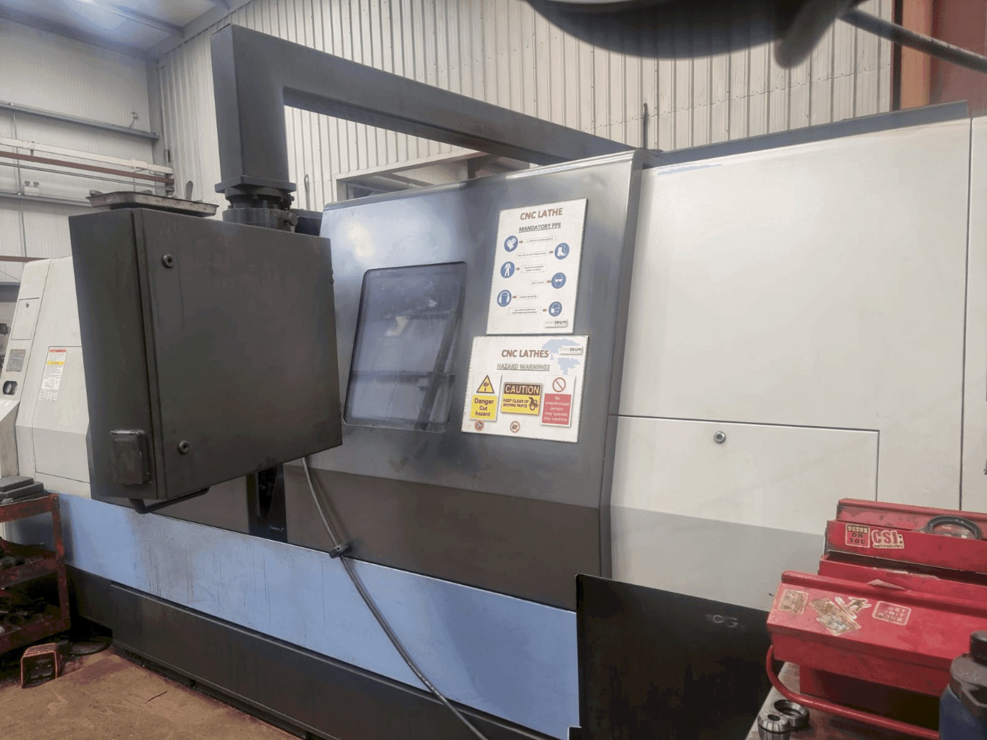 Вид станка DOOSAN Puma 400LM спереди