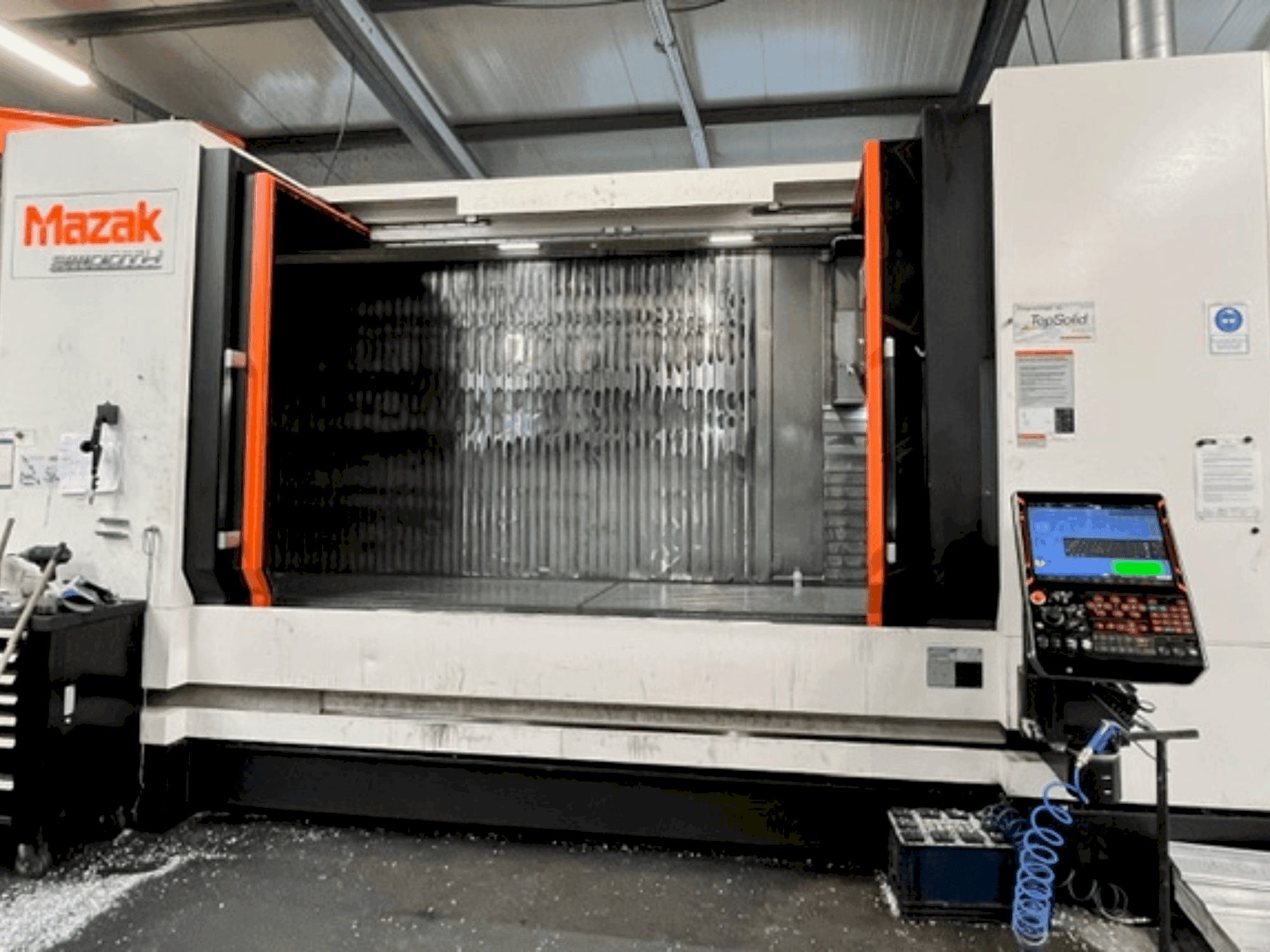 Вид станка Mazak VTC 800 спереди