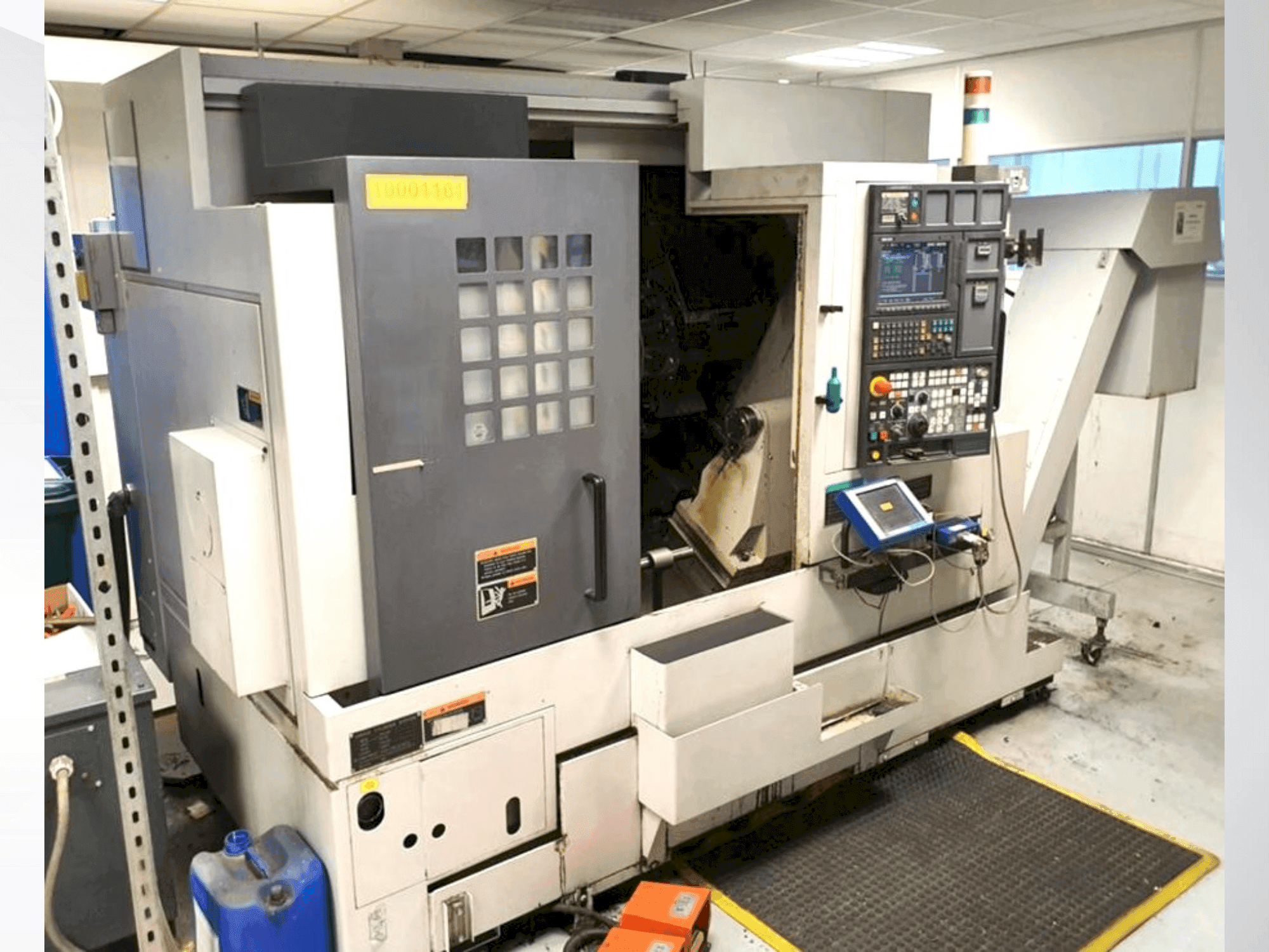Вид станка MORI SEIKI 2009 спереди