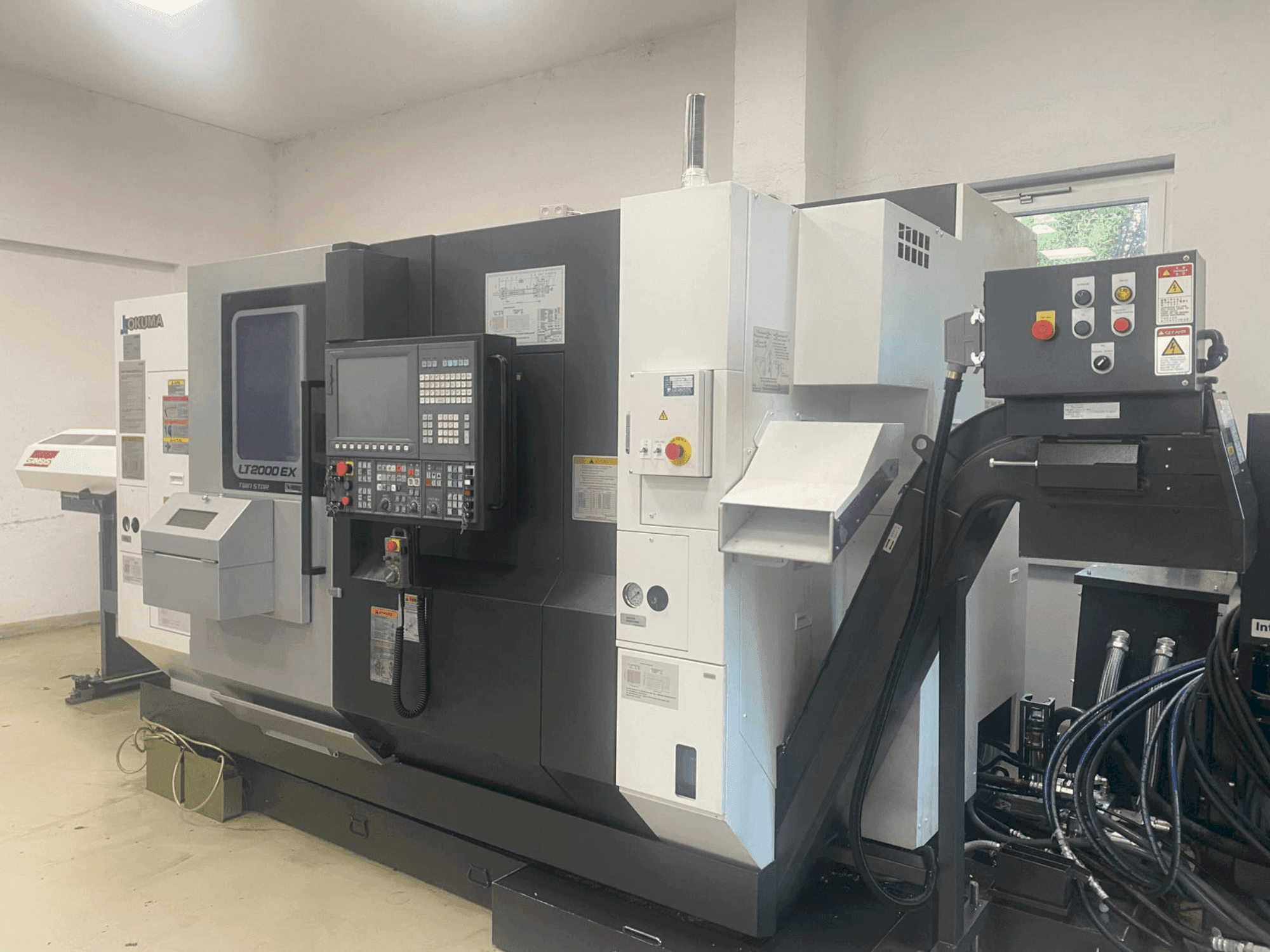 Вид станка Okuma LT2000-2T1MY спереди