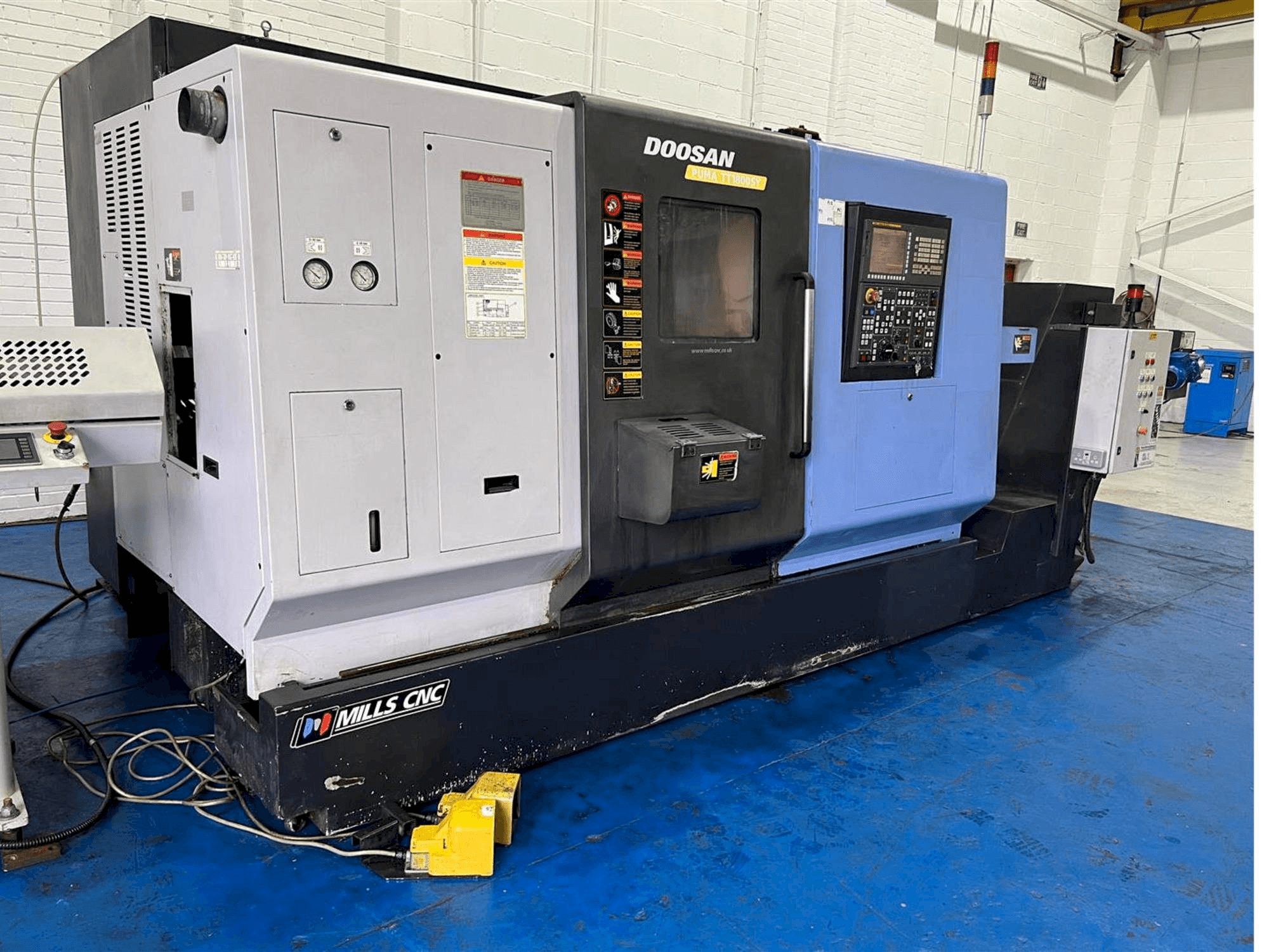 Вид станка Doosan TT1800SY спереди