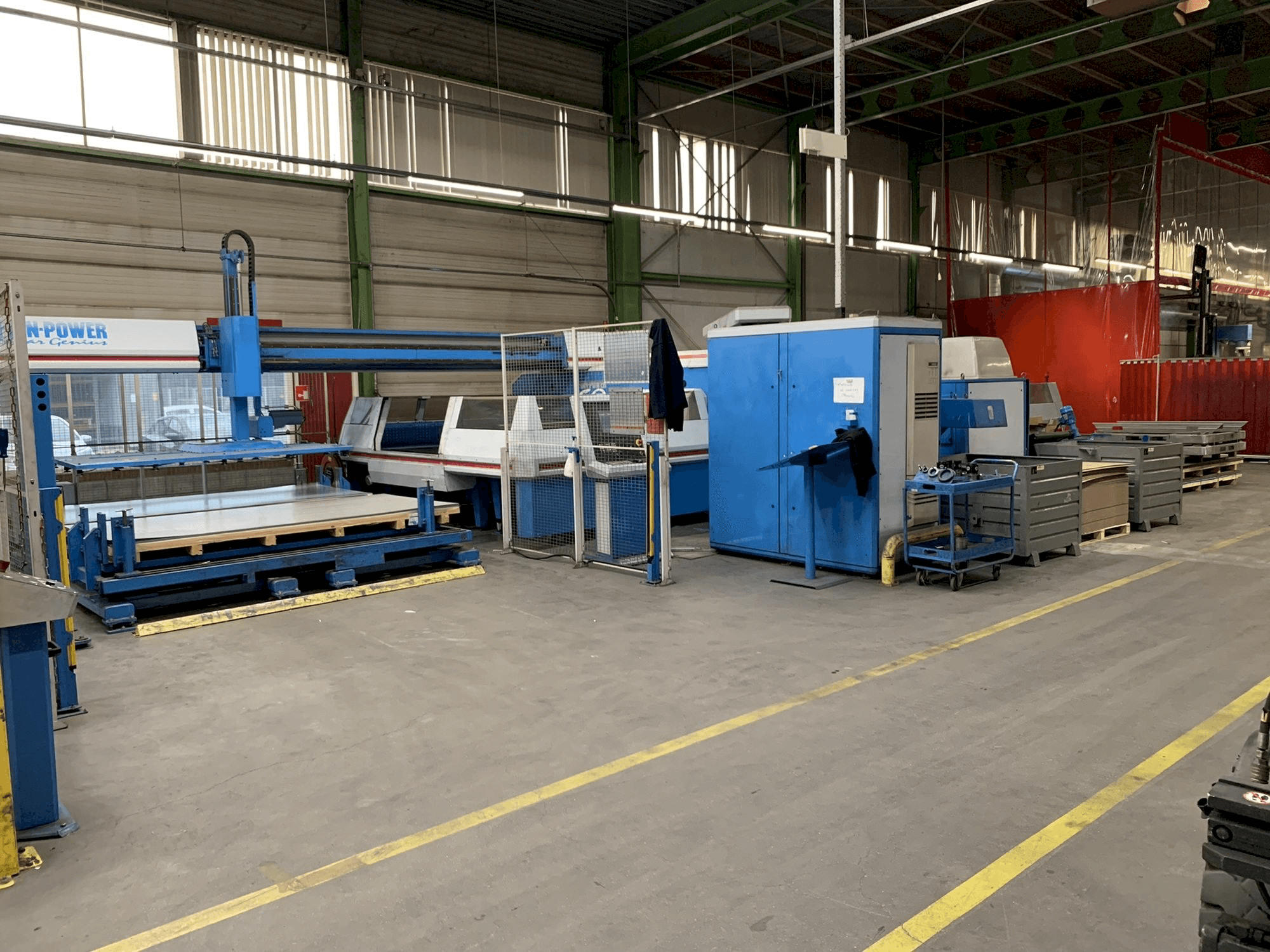 Вид станка Finn-Power TRS6 SU спереди