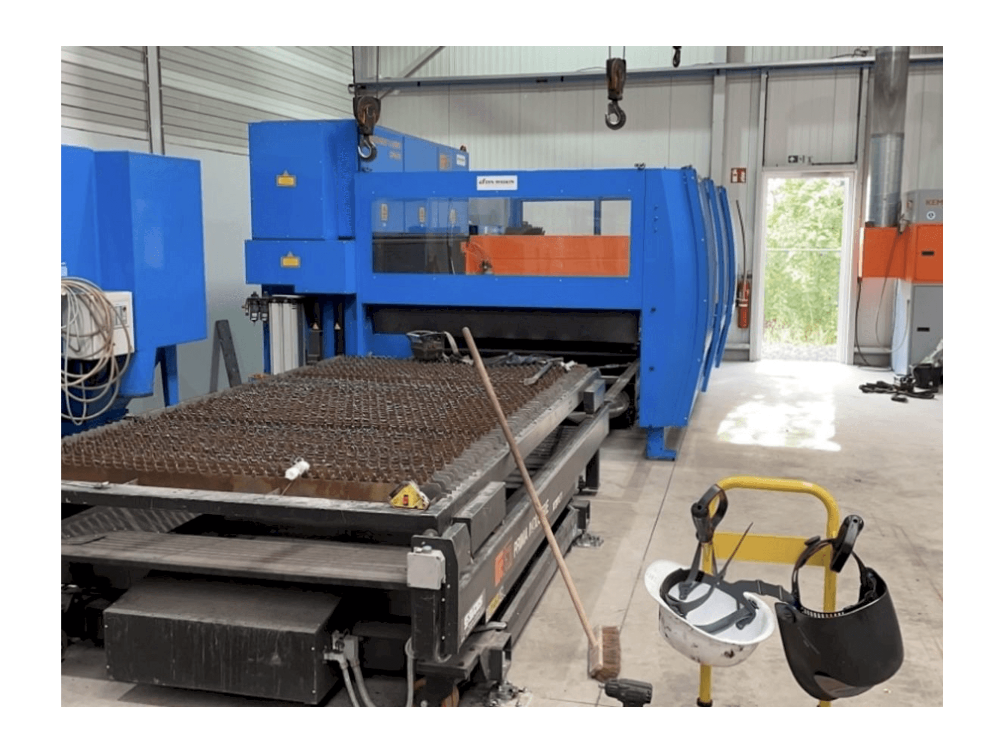 Вид станка Prima Industrie Platino 1530 спереди