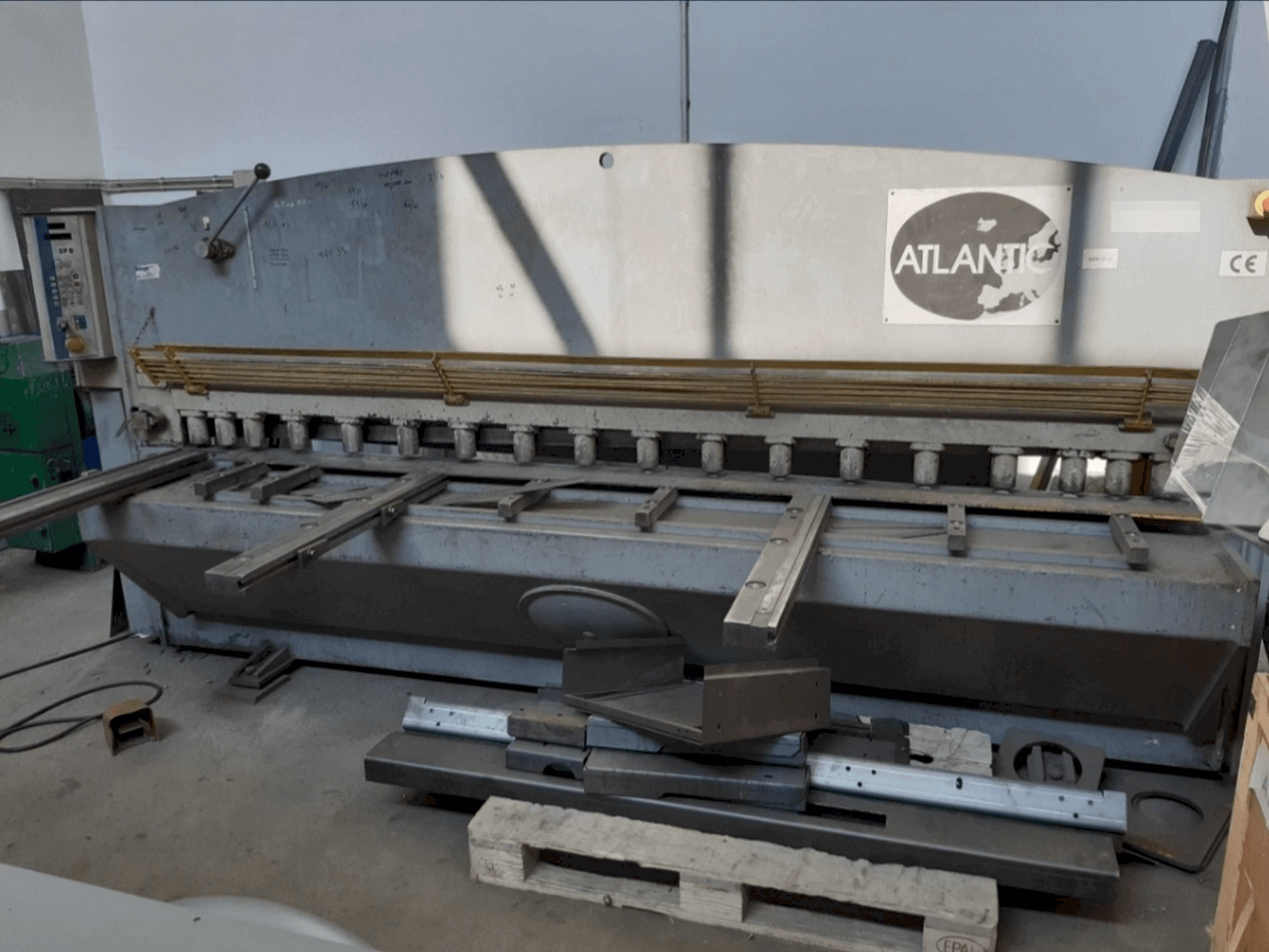 Вид станка ATLANTIC ATS 3006 спереди