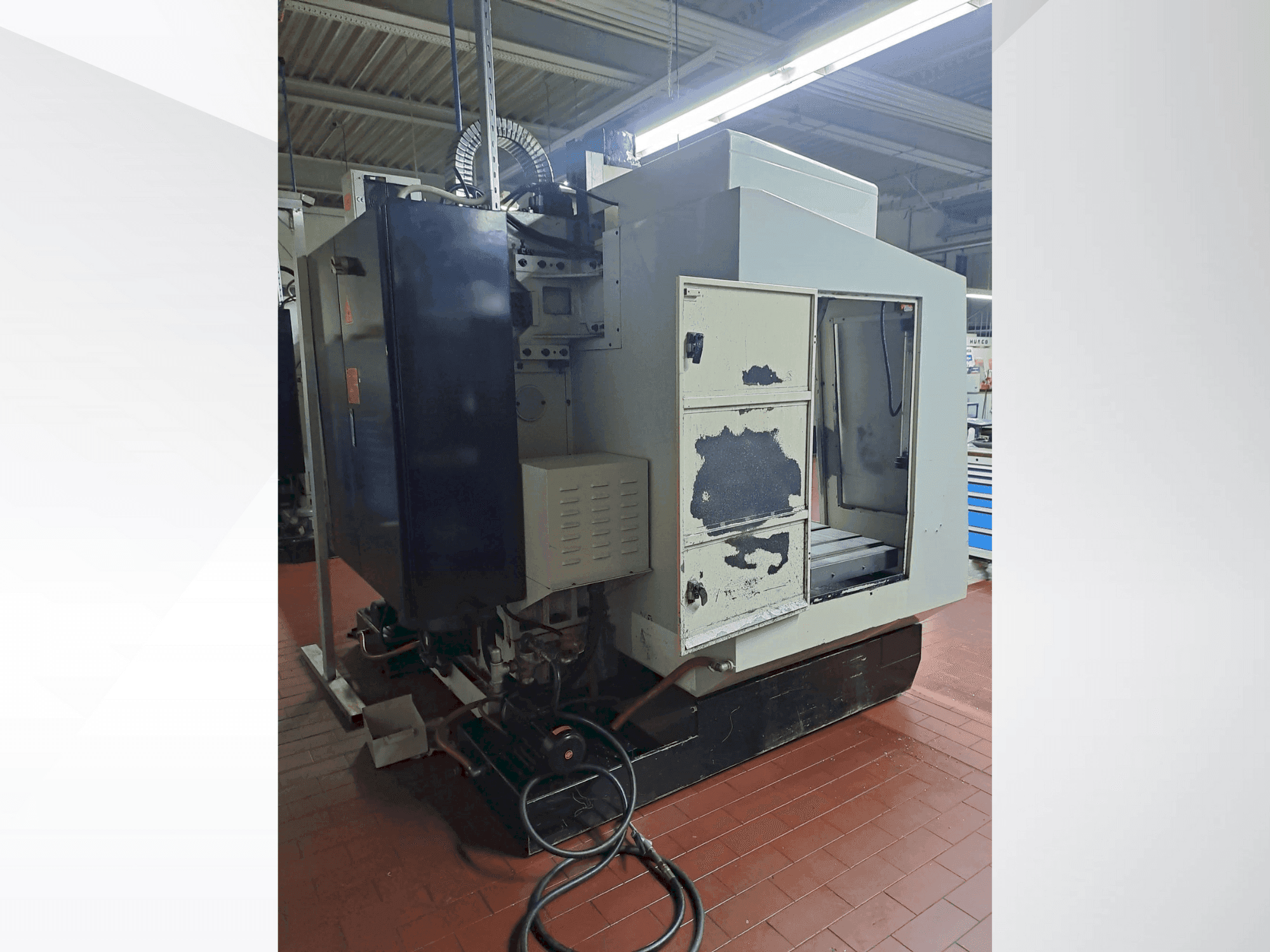 Вид станка Hurco VMX40 спереди