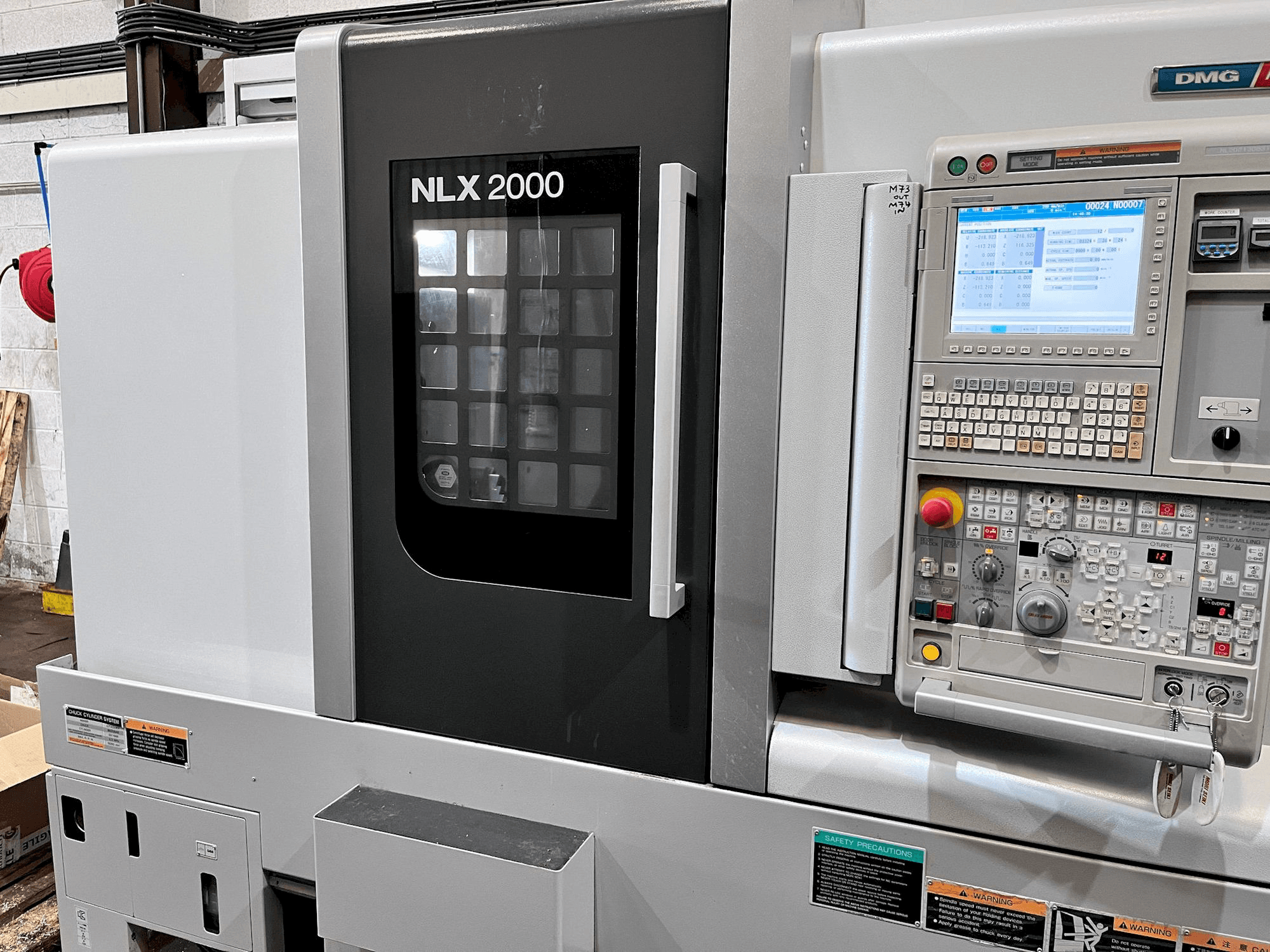 Вид станка MORI SEIKI NLX 2000MC/500 спереди