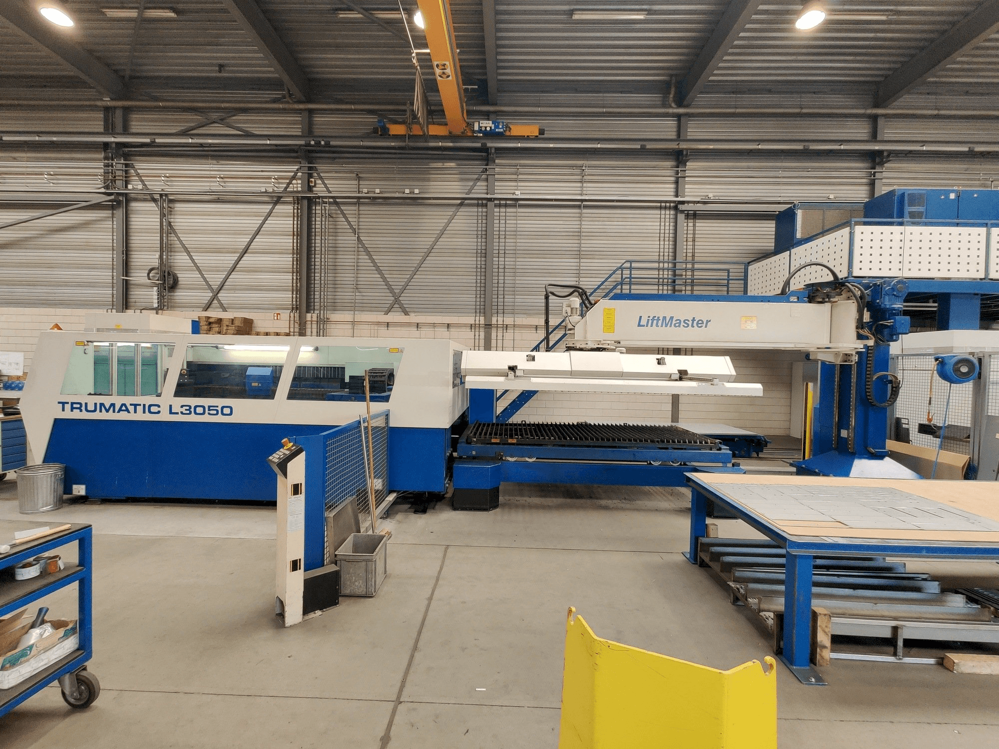 Вид станка Trumpf Trumatic L3050 + Liftmaster спереди
