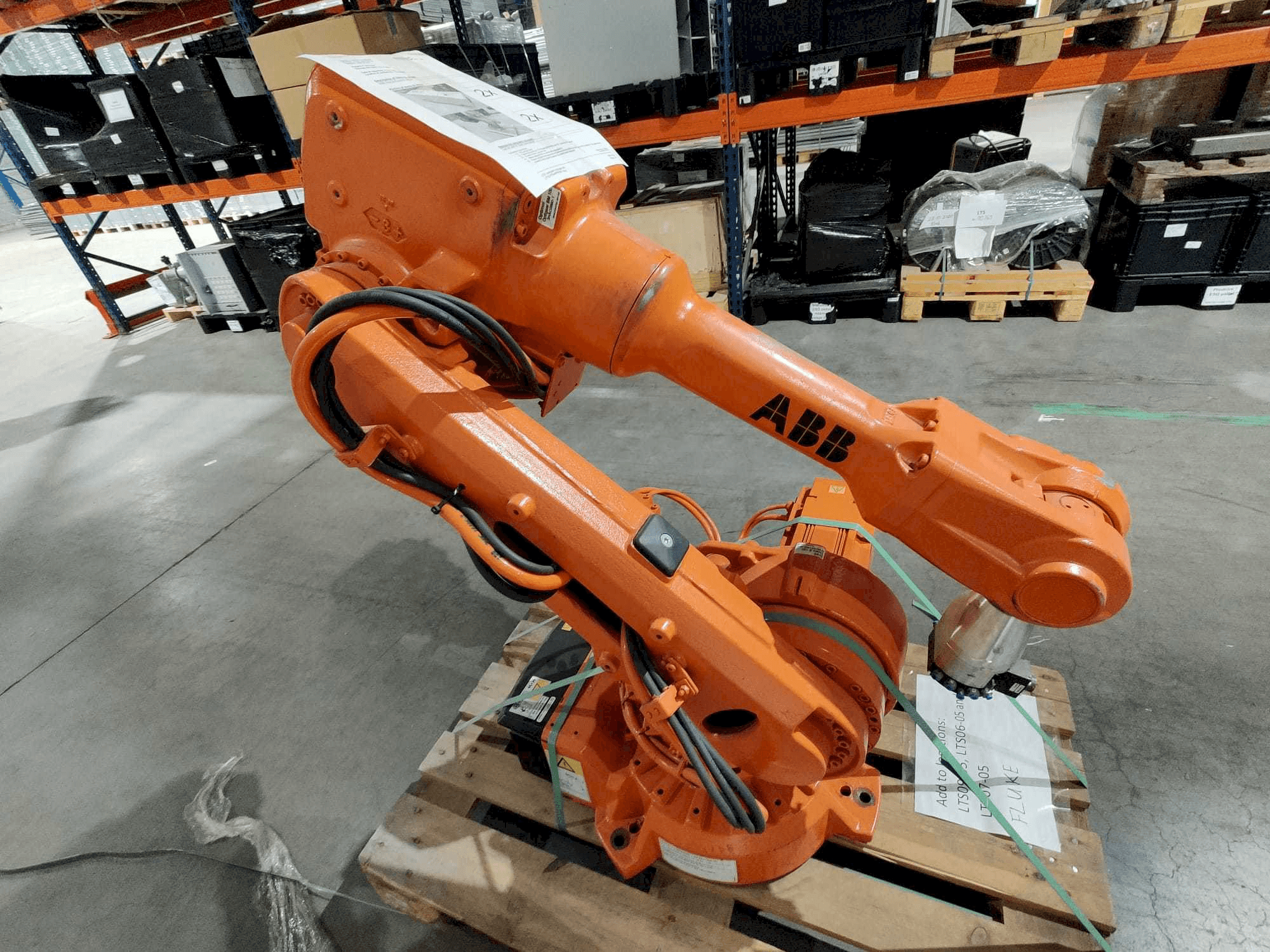 Вид станка ABB IRB 2600 M2004 спереди