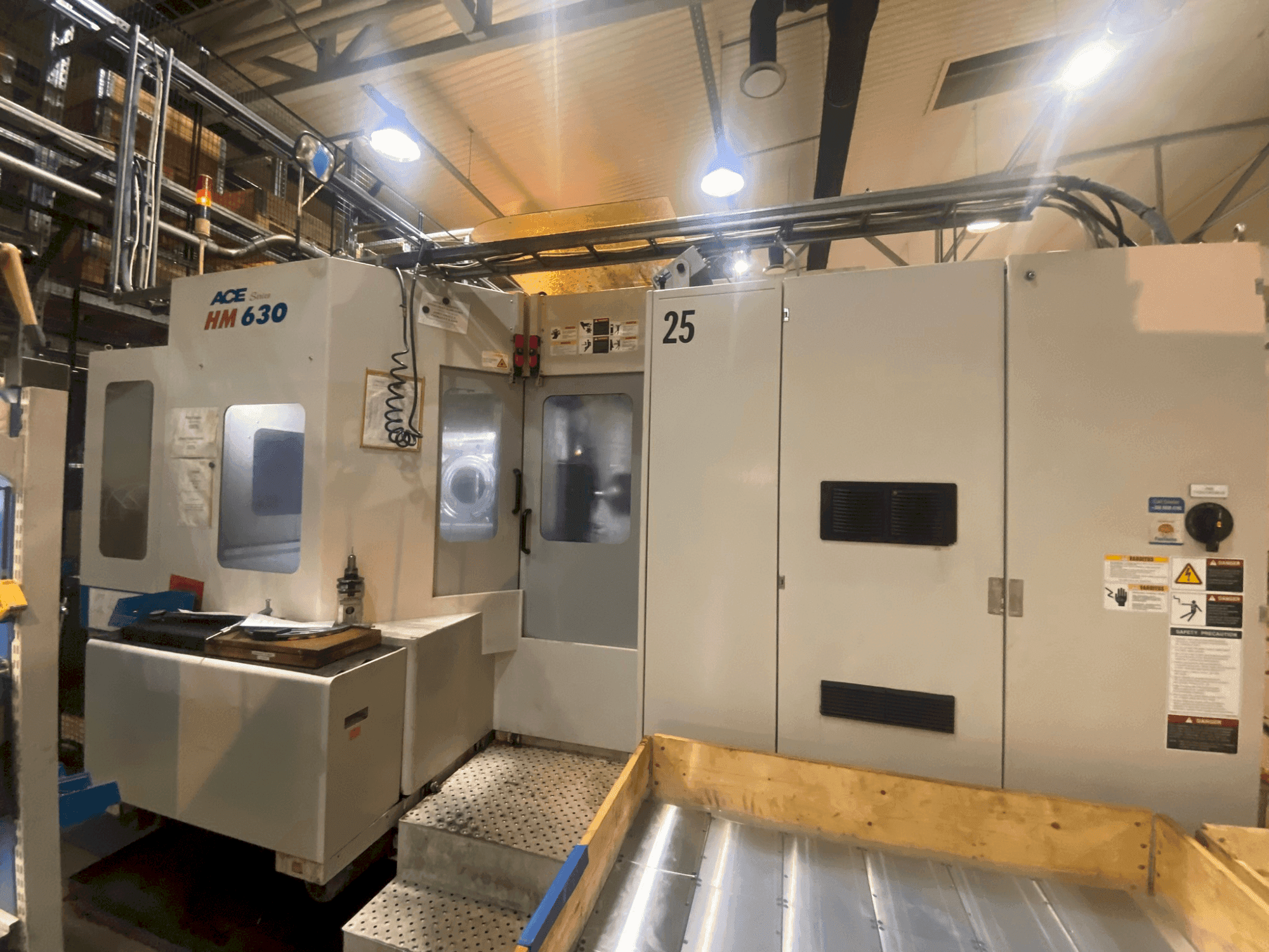 Вид станка DOOSAN ACE-HM 630 спереди
