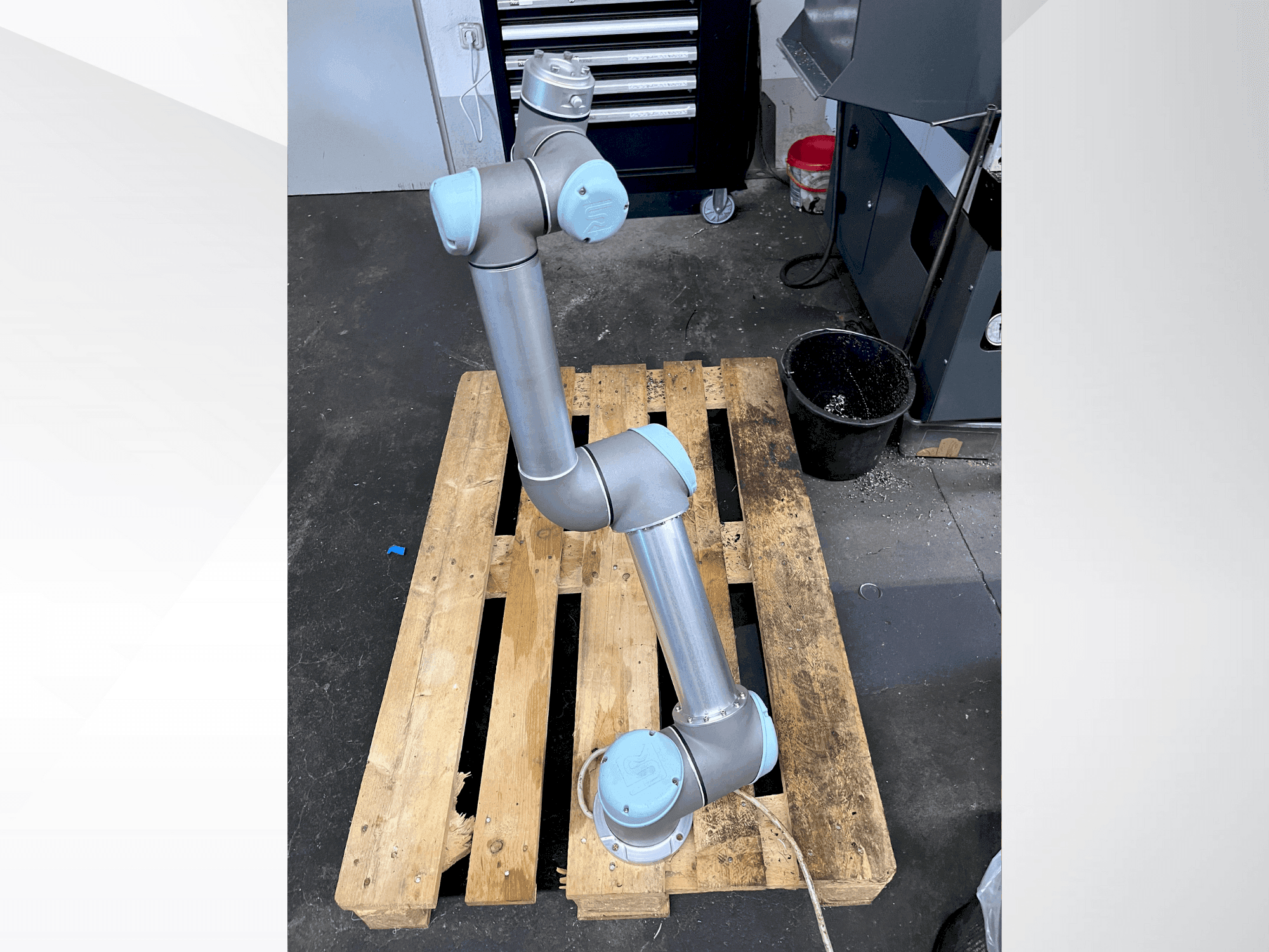 Вид станка Universal Robots UR5 CB3.1 спереди