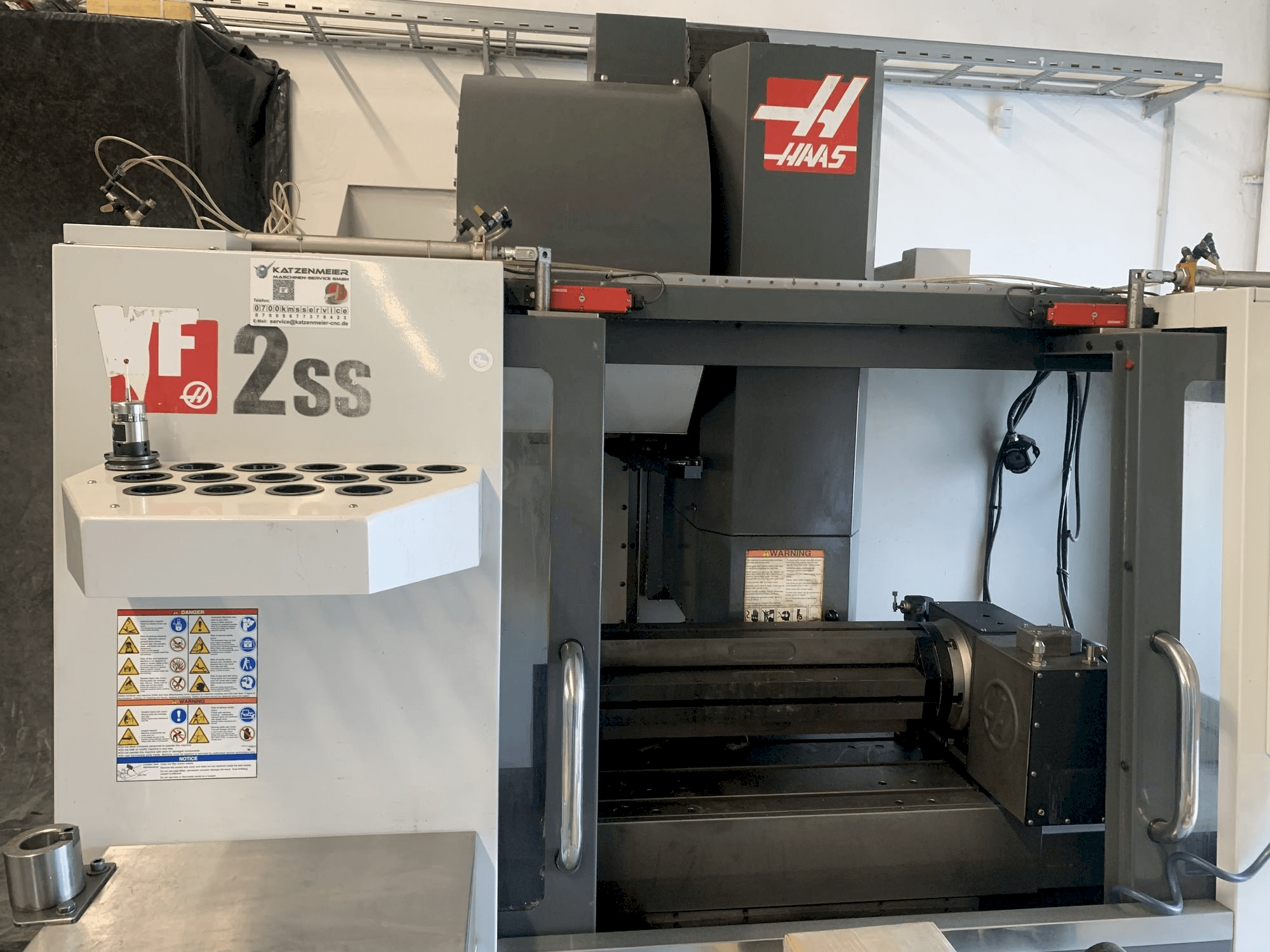 Вид станка HAAS VF-2SS спереди